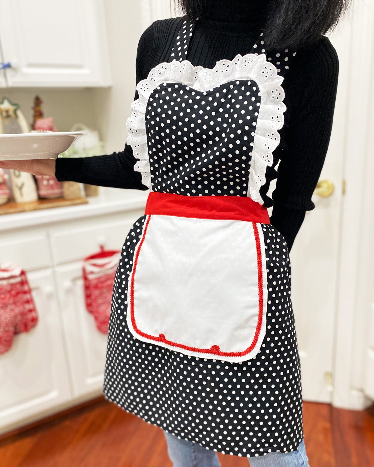 Wrapables Retro 50&#x27;s Polka Dot Apron