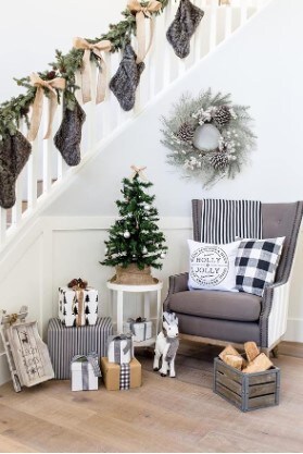 16-18&#x22; Frosted Door Wreath Winter Wreath with Glitter Berries on Big Pine Cones Christmas Wreaths for Indoor and Outdoor Table Fireplaces Walls on the Porch Home Decoration Window Wreaths