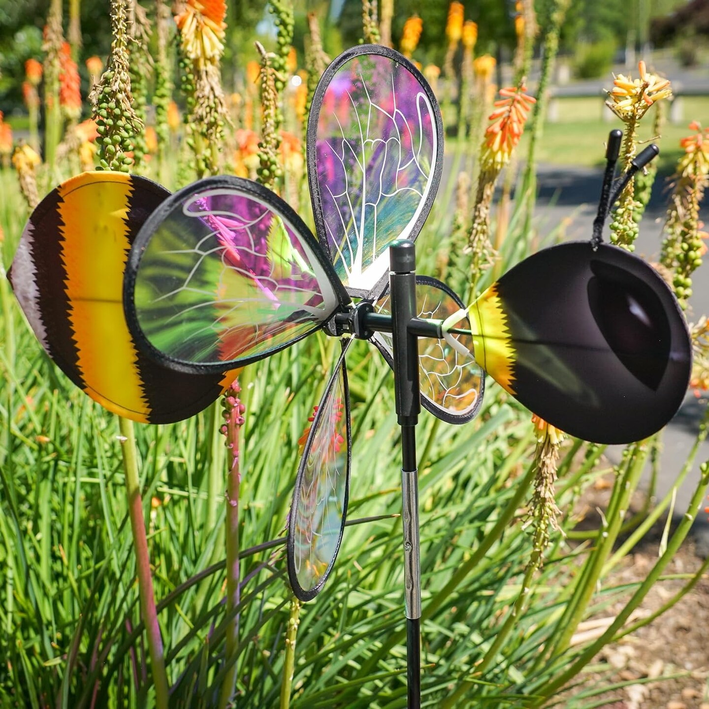 Pivoting Bumble Bee Bug Spinner