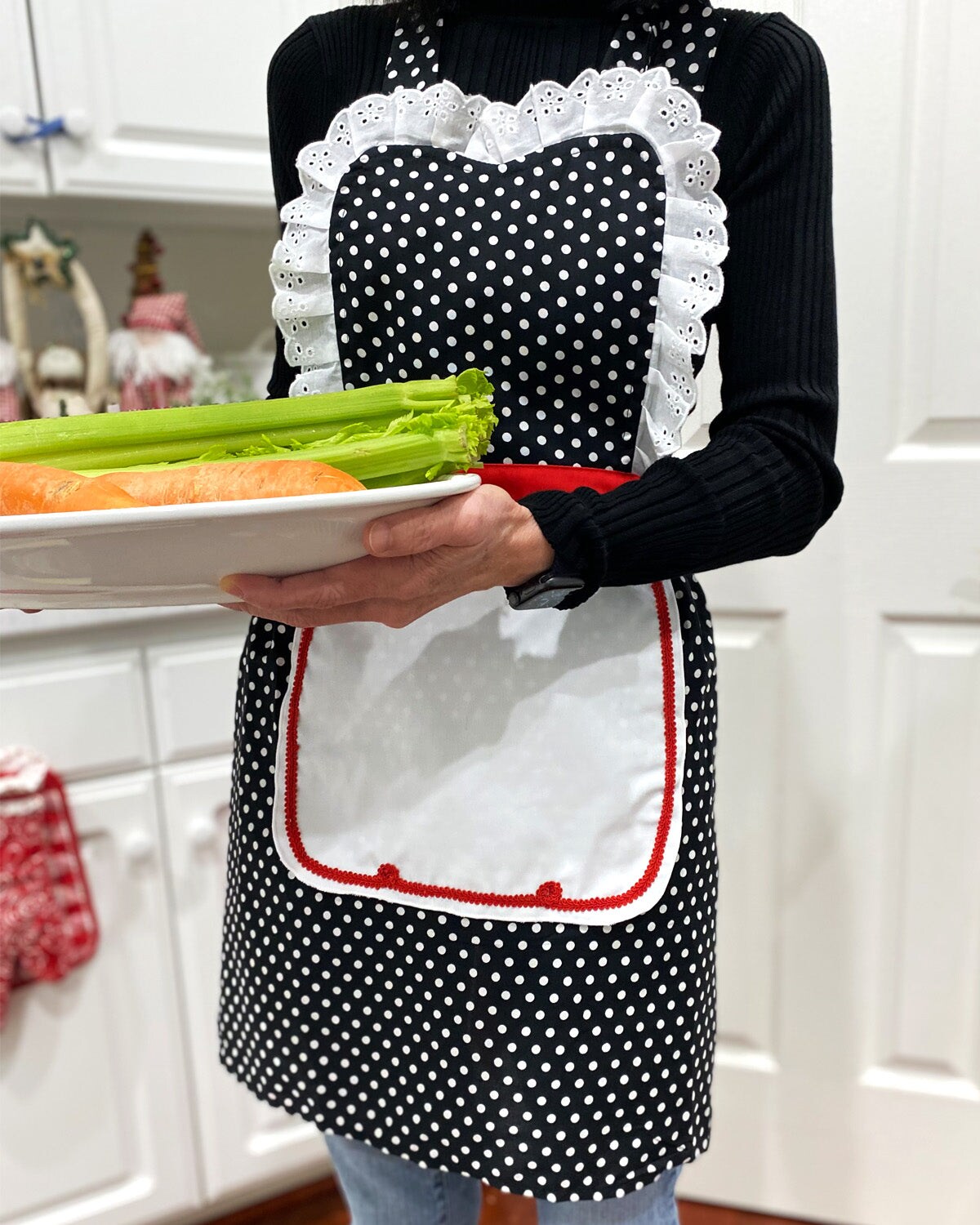 Wrapables Retro 50&#x27;s Polka Dot Apron