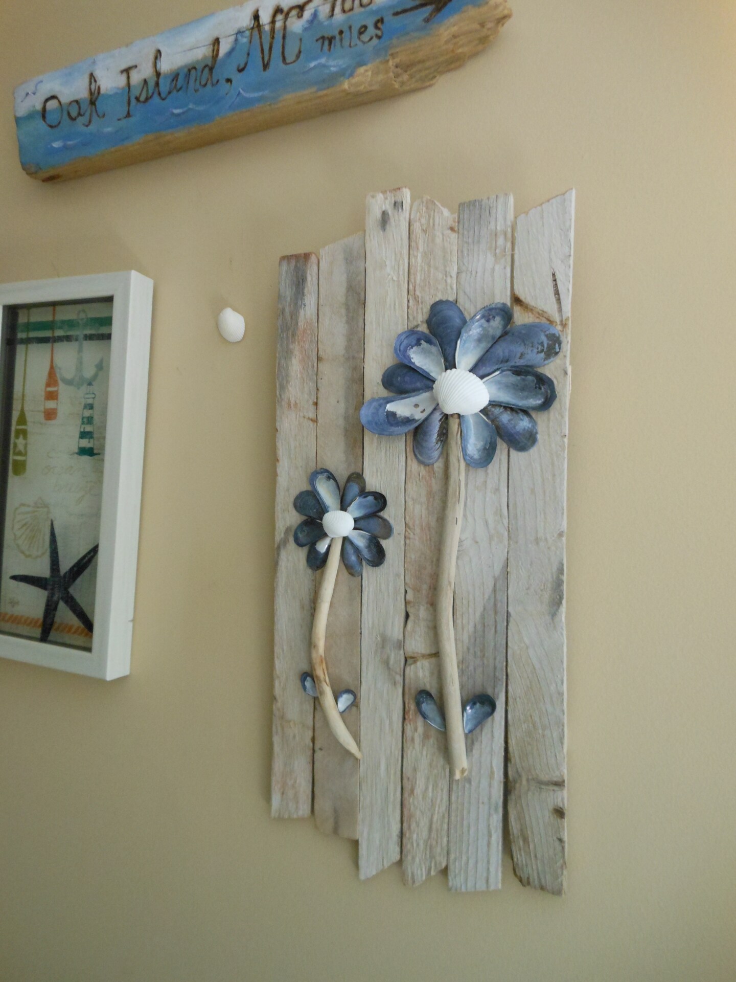 Driftwood Wall Art, Blue Mussel Shell Flowers on Driftwood, Shells  Driftwood from Hamptons NY Beaches, Beach Cottage, Lake House Decor