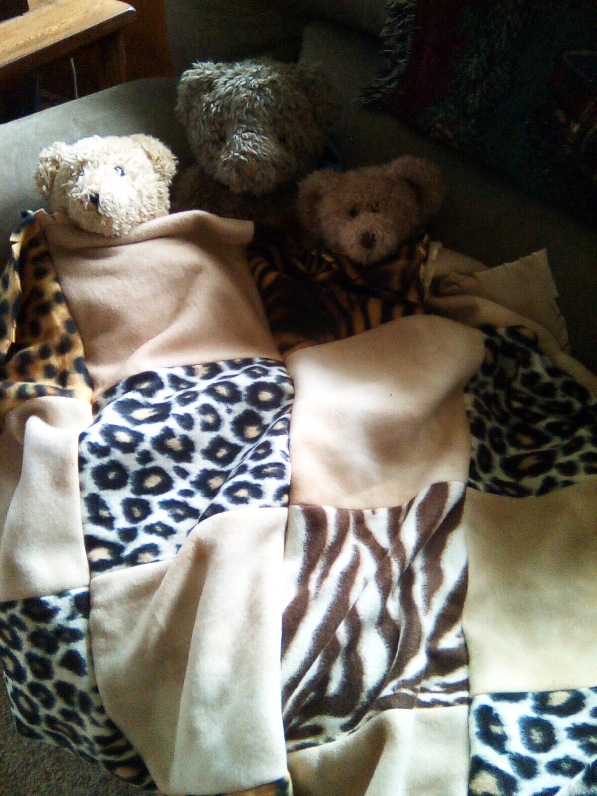 product name is fleece rag quilt baby blanket, animal print, tan, black soft, warm