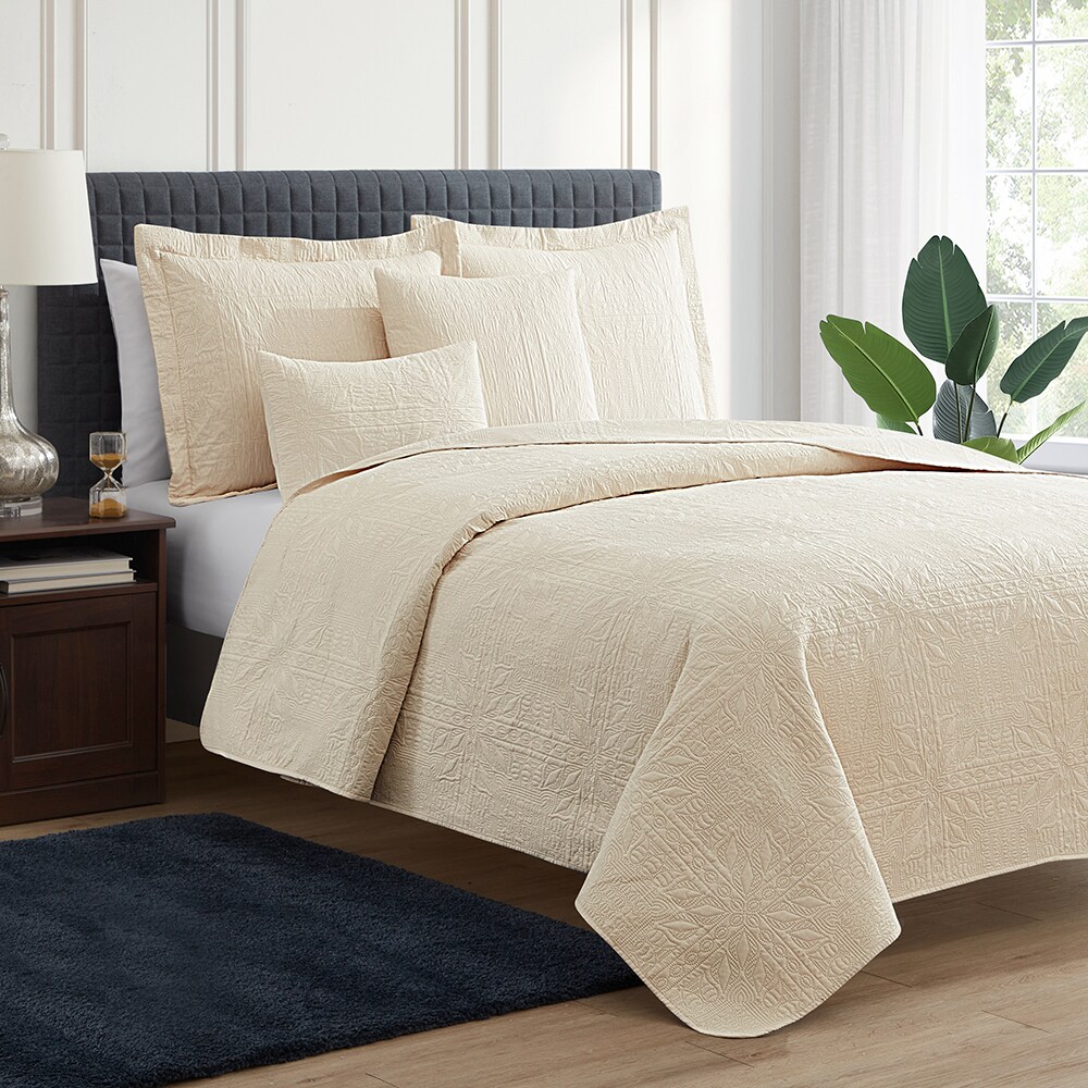 Clara Clark Quilts Set