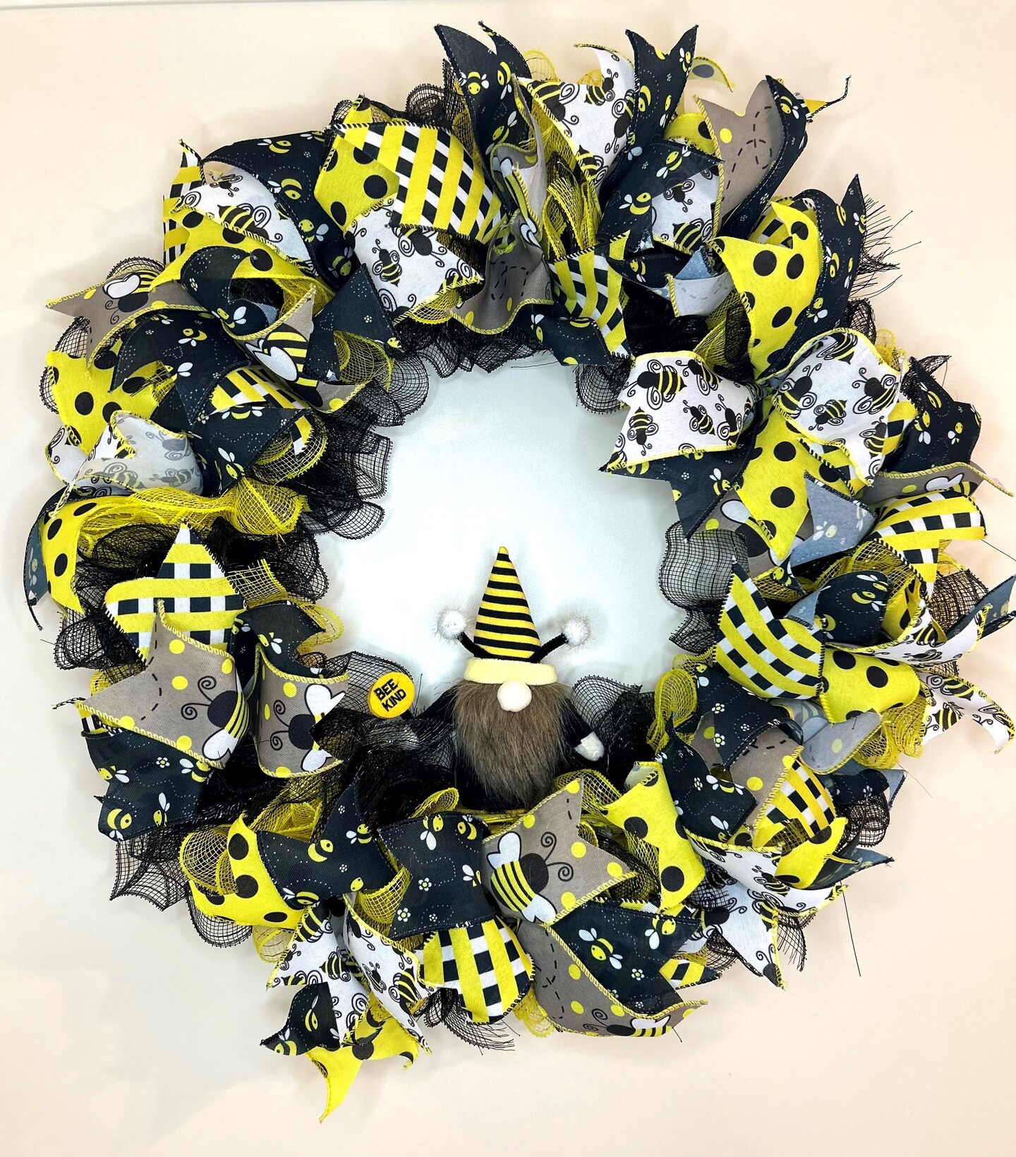 Bee kind hot wreath