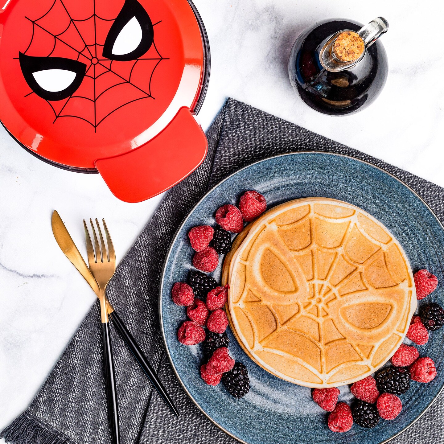 Uncanny Brands Peanuts Snoopy & Woodstock Double-Square Waffle Maker 