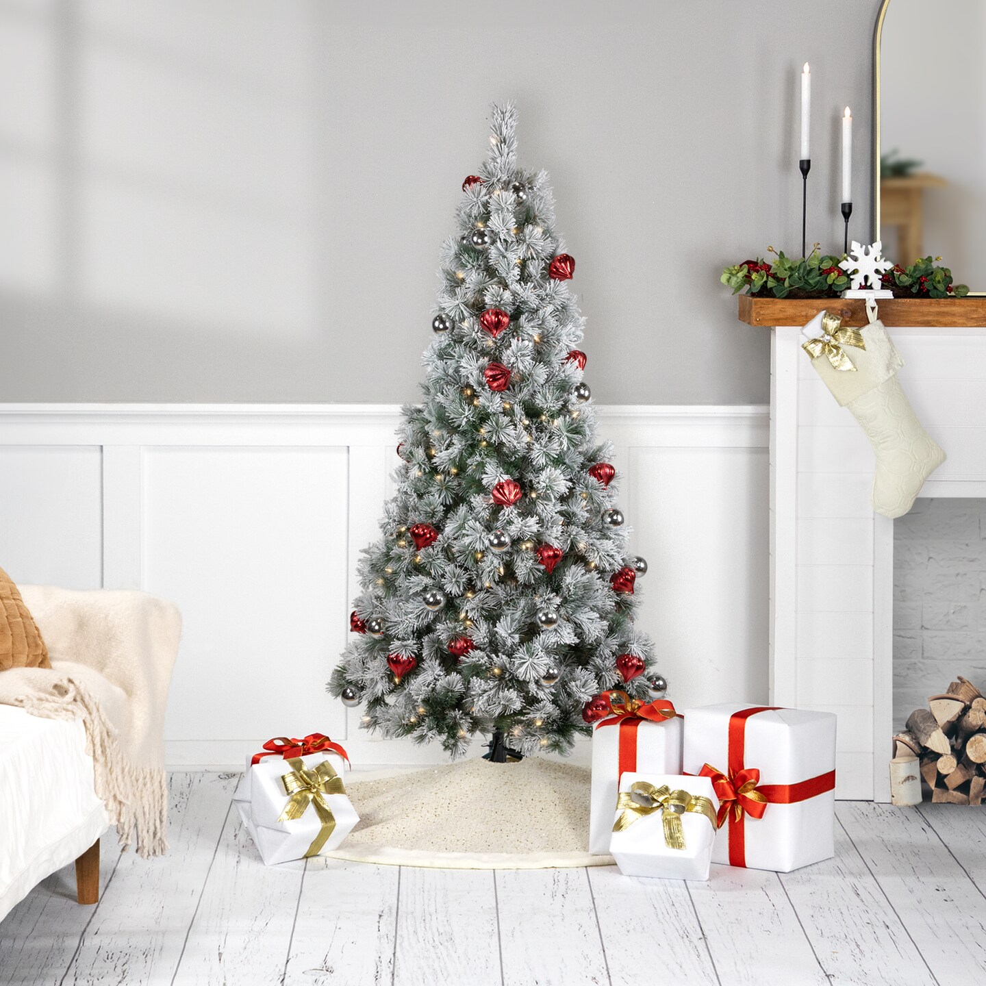 Northlight Pre-Lit Snowy Bristle Pine Artificial Christmas Tree - 4.5' - Clear Lights