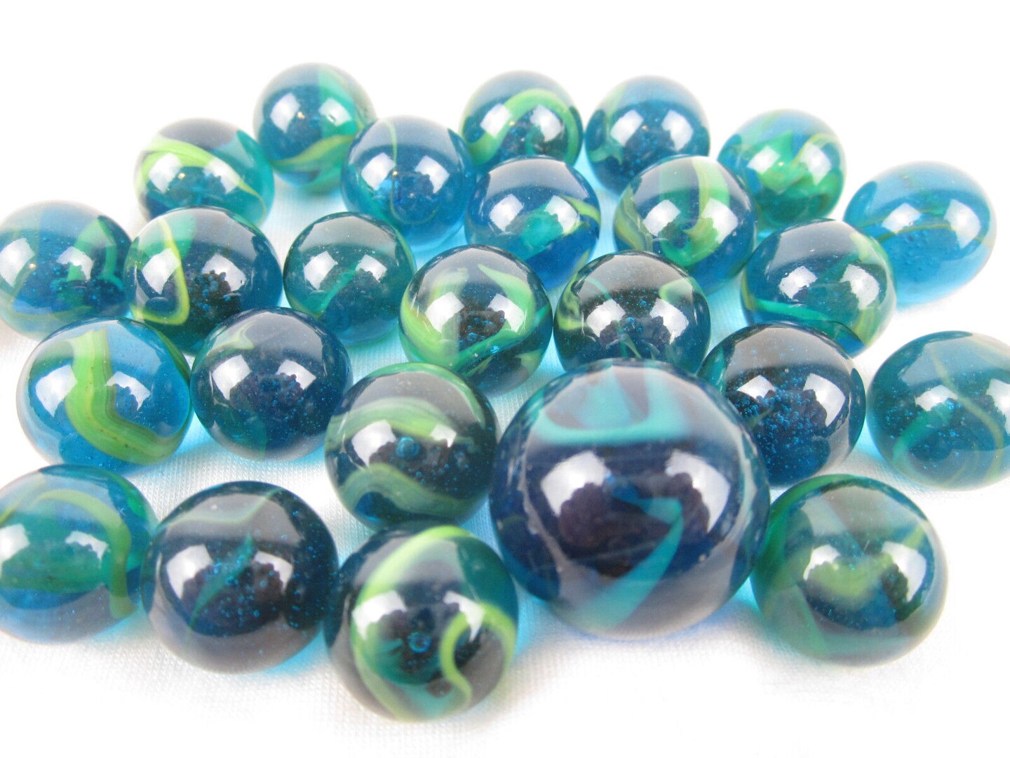 25 Glass Marbles SEA TURTLE Sea Blue/Green Translucent Game Pack Shooter Swirl