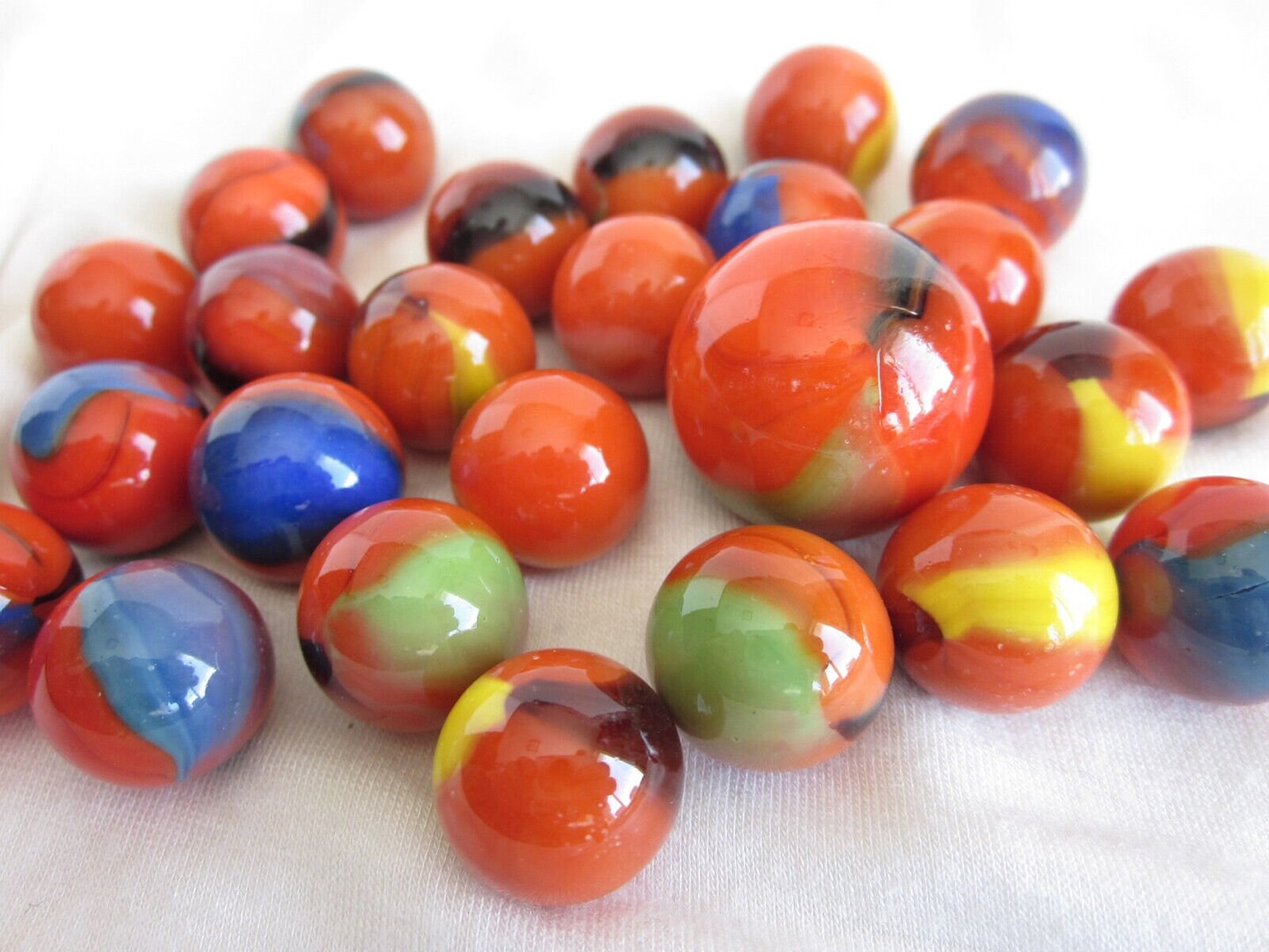 25 Glass Marbles CLOWNFISH Orange Yellow Blue green game Shooter Patch