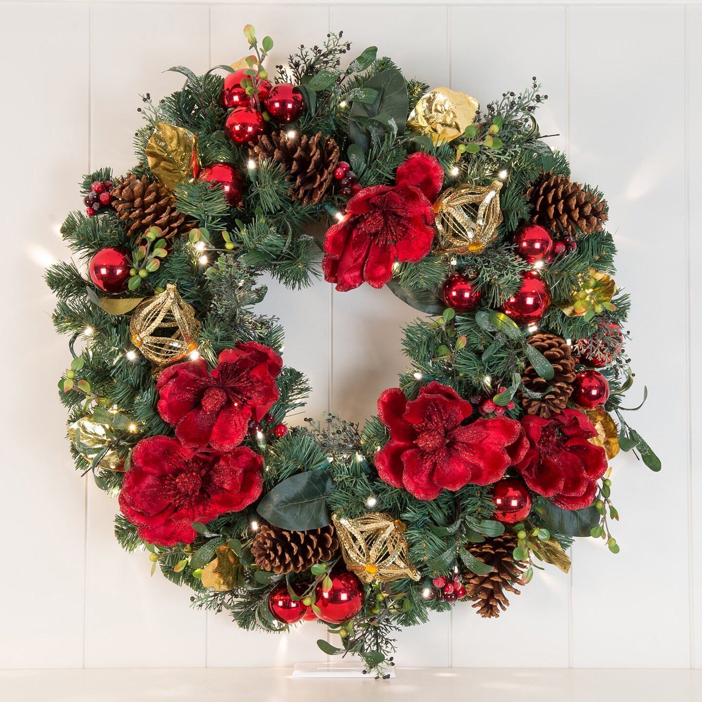 Lighted Christmas Wreath - Red Magnolia