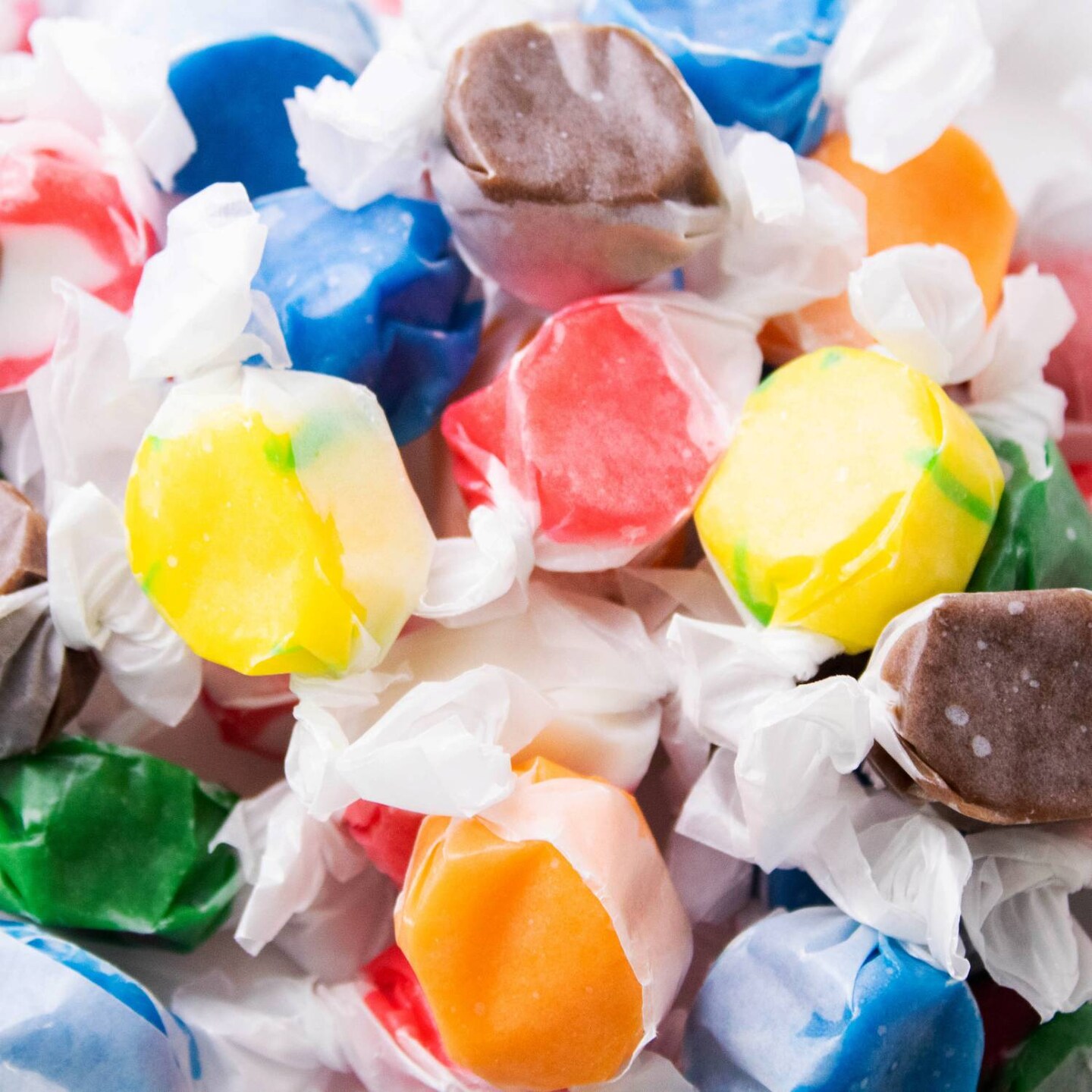 Howe Traditional Nostalgic Candies, Vintage Style Old Fashioned Candy Flavors, Salt Water Taffy, 15 Oz