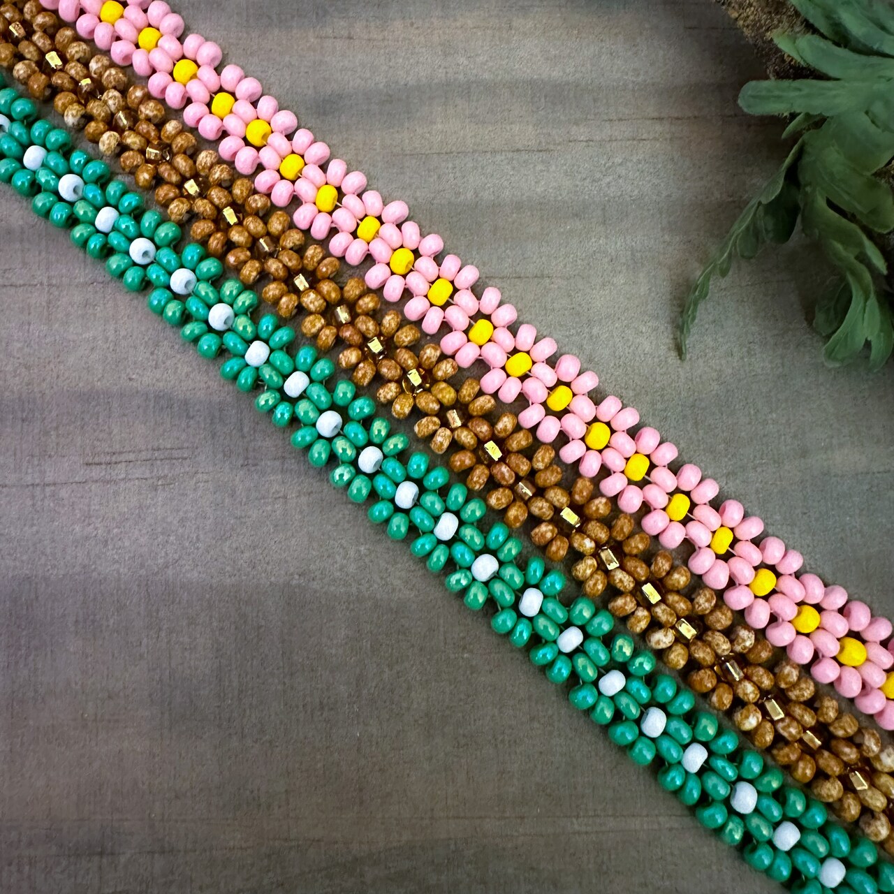 Beaded Daisy Bracelet: Seed Bead Daisy Chain Bracelet Tutorial 