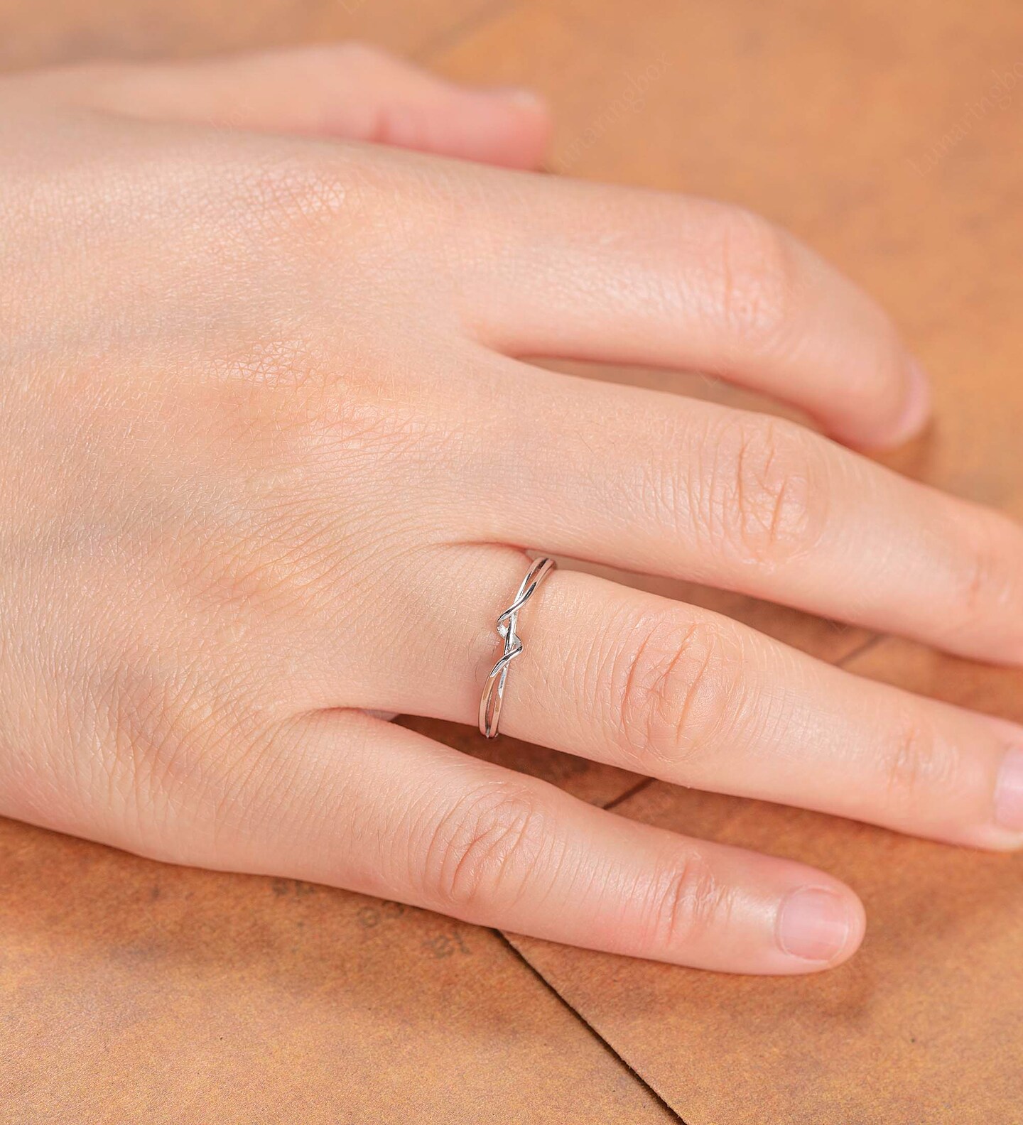 MNX - Men's Flat Polished Edges Wedding Ring In Rose/White Gold 6mm Width - MADANI Rings - Foto 11