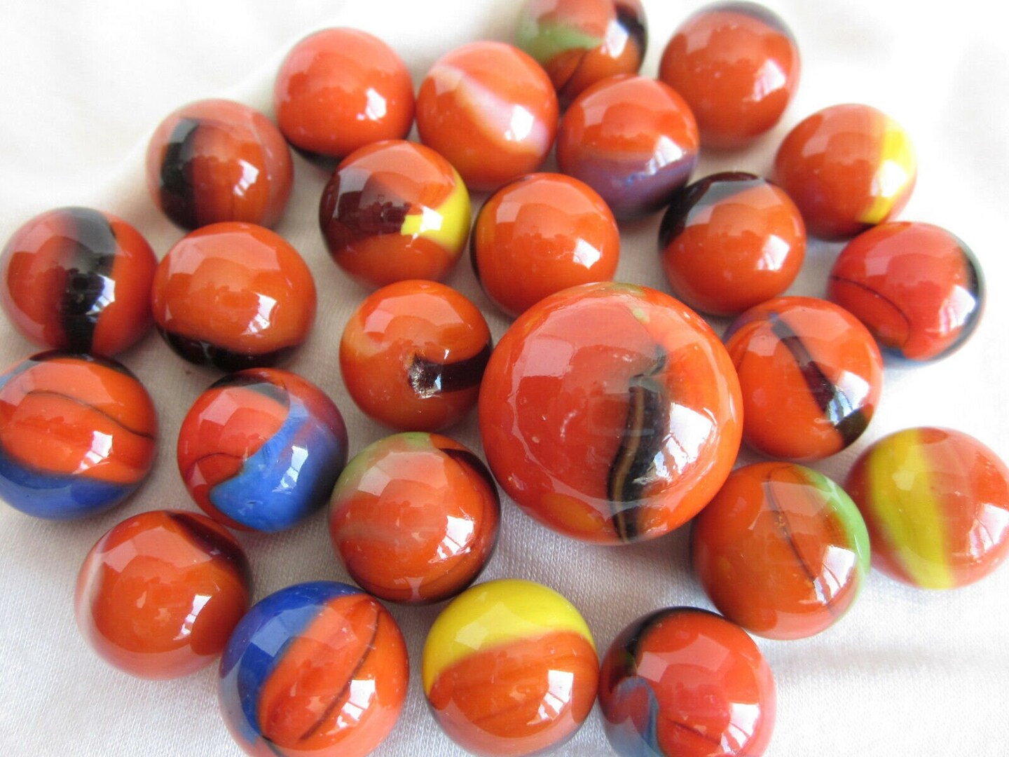 25 Glass Marbles CLOWNFISH Orange Yellow Blue green game Shooter Patch