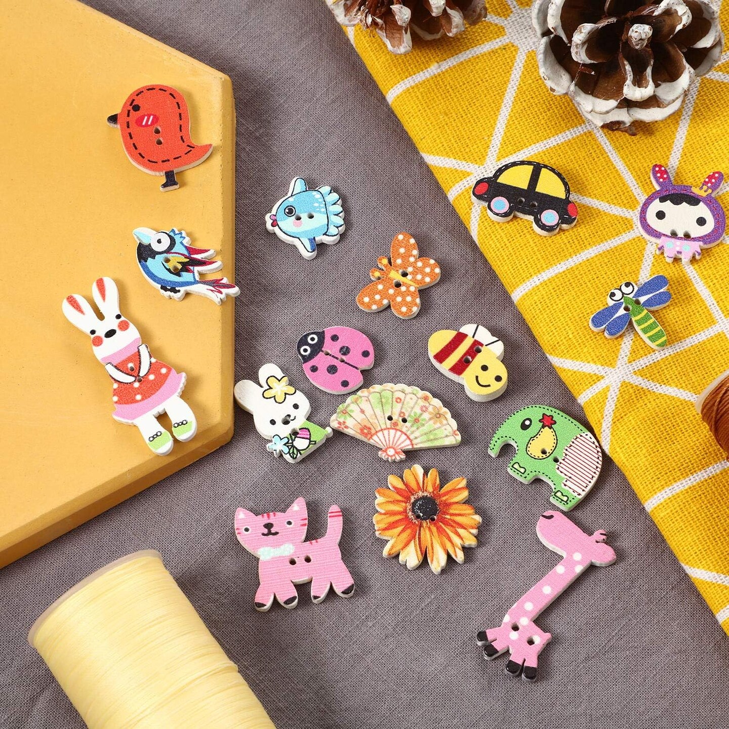 200 Pieces Animal Buttons for Crafts Cartoon Wooden Buttons Bulk Assorted Design Cute 2 Holes Mixed Animal Wood Button for Sewing Crafts DIY Works Decoration and More, 0.6-1.2 inches