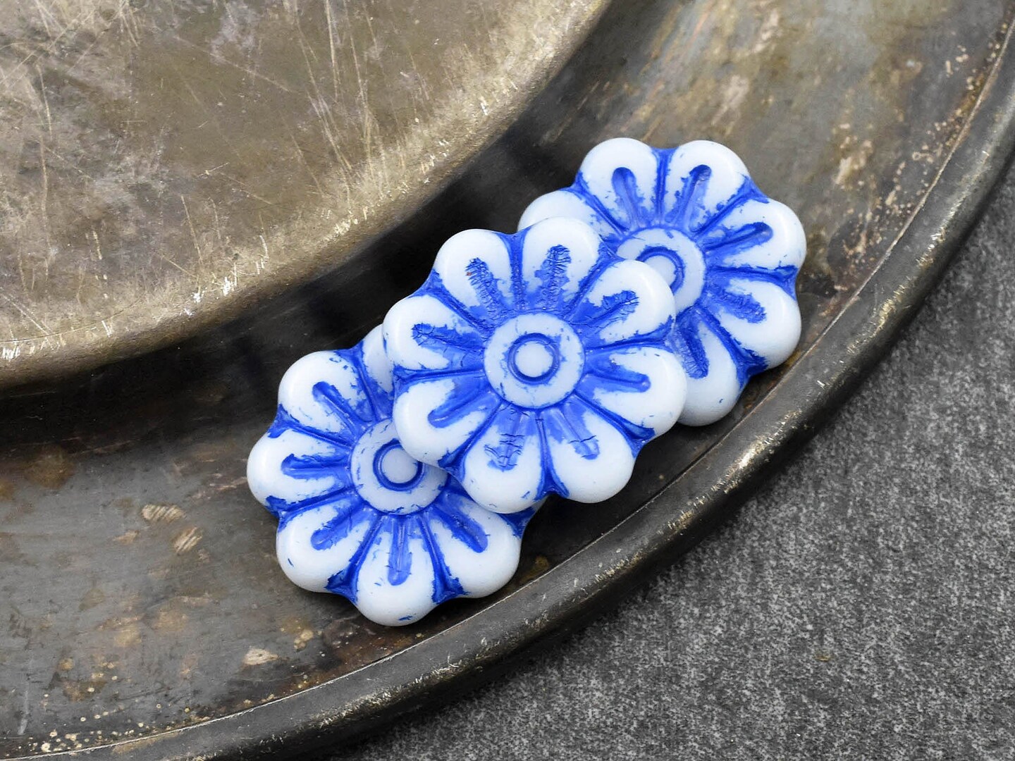 *6* 18mm Blue Washed Opaque White Daisy Flower Beads