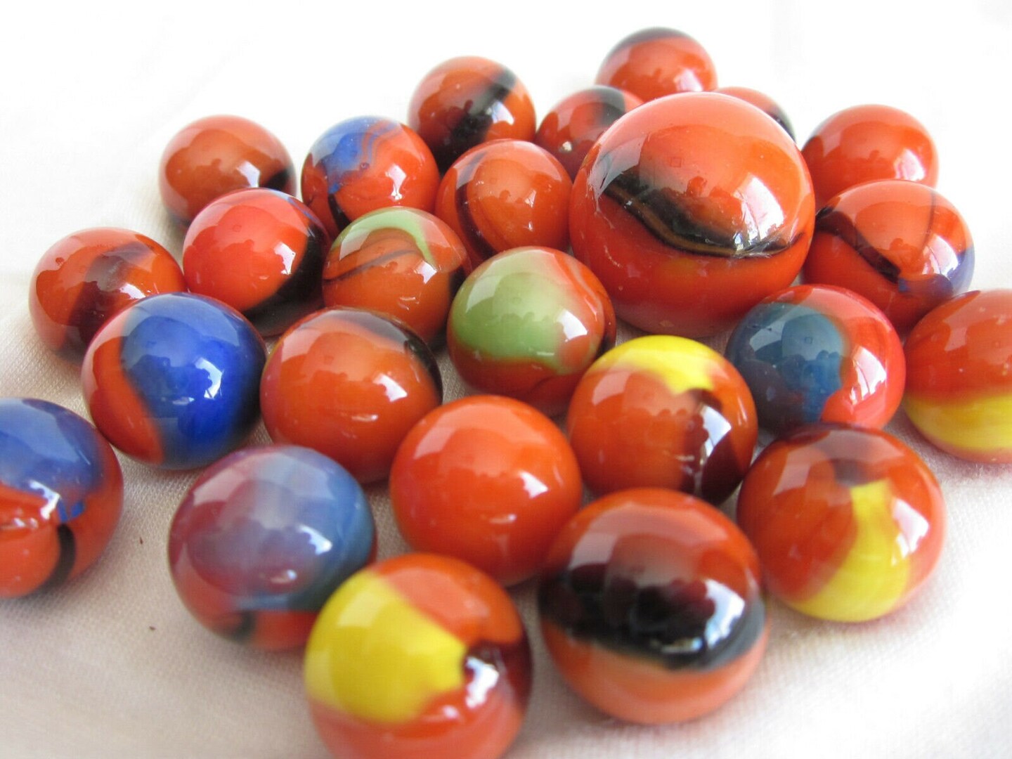 25 Glass Marbles CLOWNFISH Orange Yellow Blue green game Shooter Patch