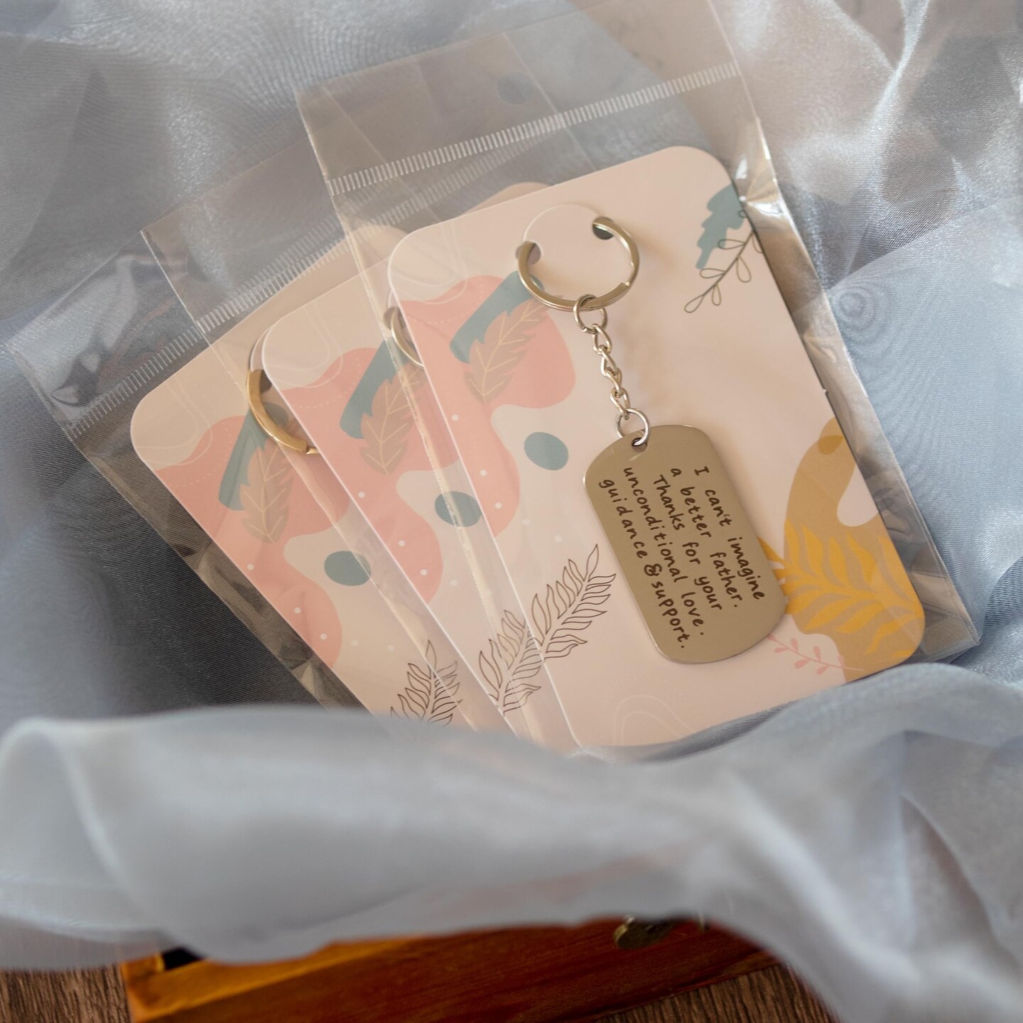 100 Pieces Keychain Display Cards with Self-Sealing Bags, 3&#x27;&#x27; x 4.7&#x27;&#x27; Keychain Cards Holder for Display Keyring Cards Jewelry Packaging Supplies (Plant)