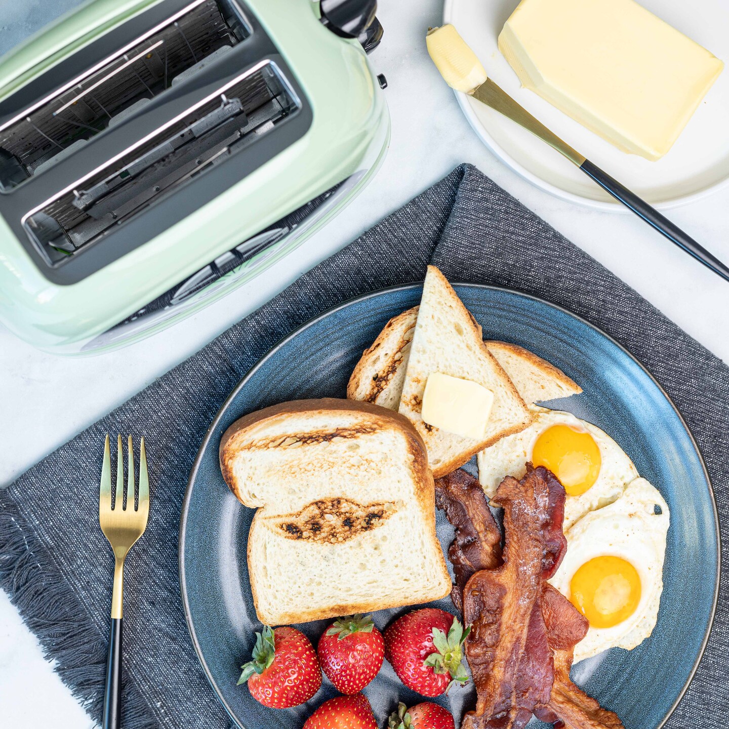 Star Wars - Green The Mandalorian The Child Mini Waffle Maker