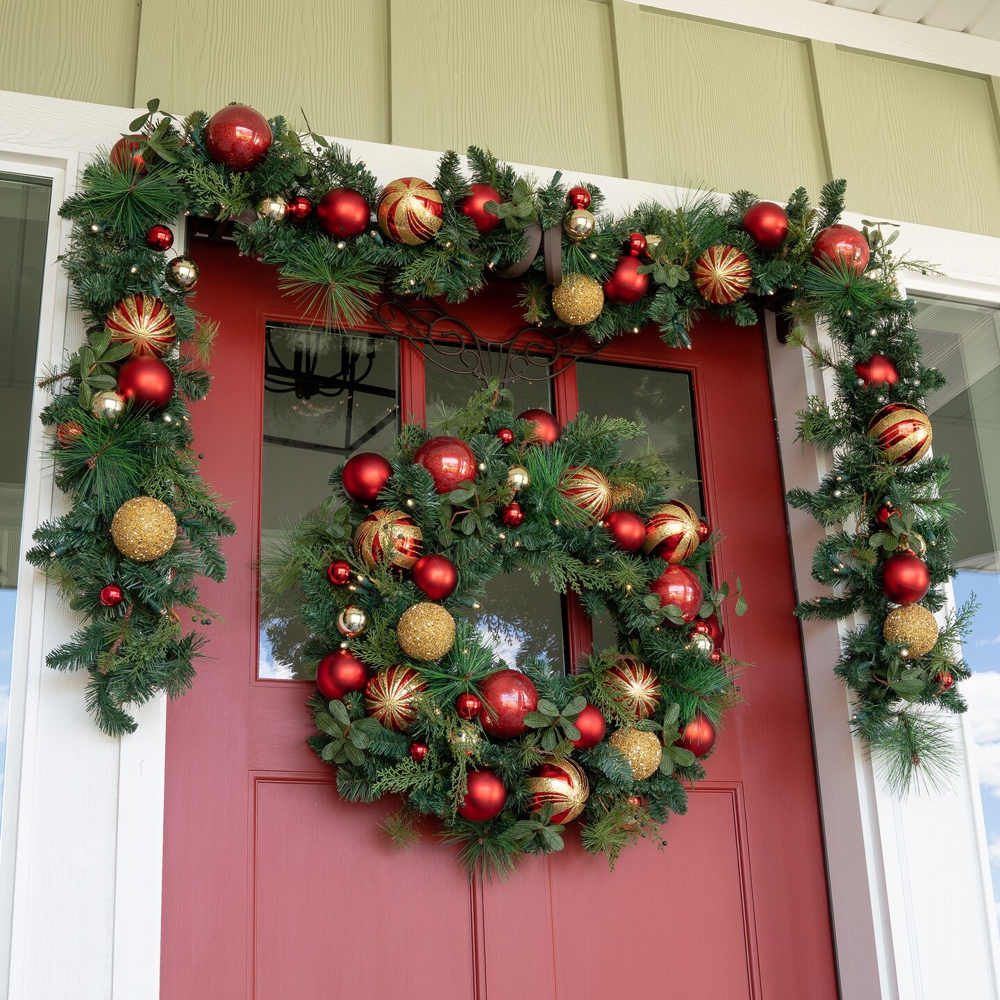 Lighted Christmas Wreath - Christmas Classic