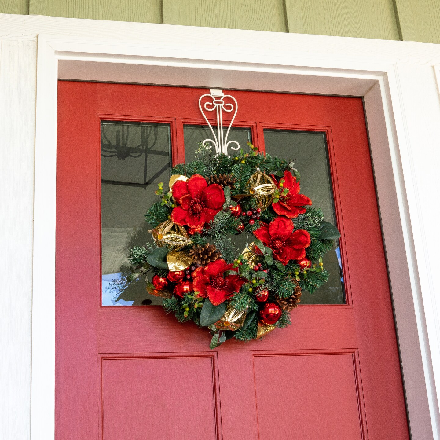 Lighted Christmas Wreath - Red Magnolia