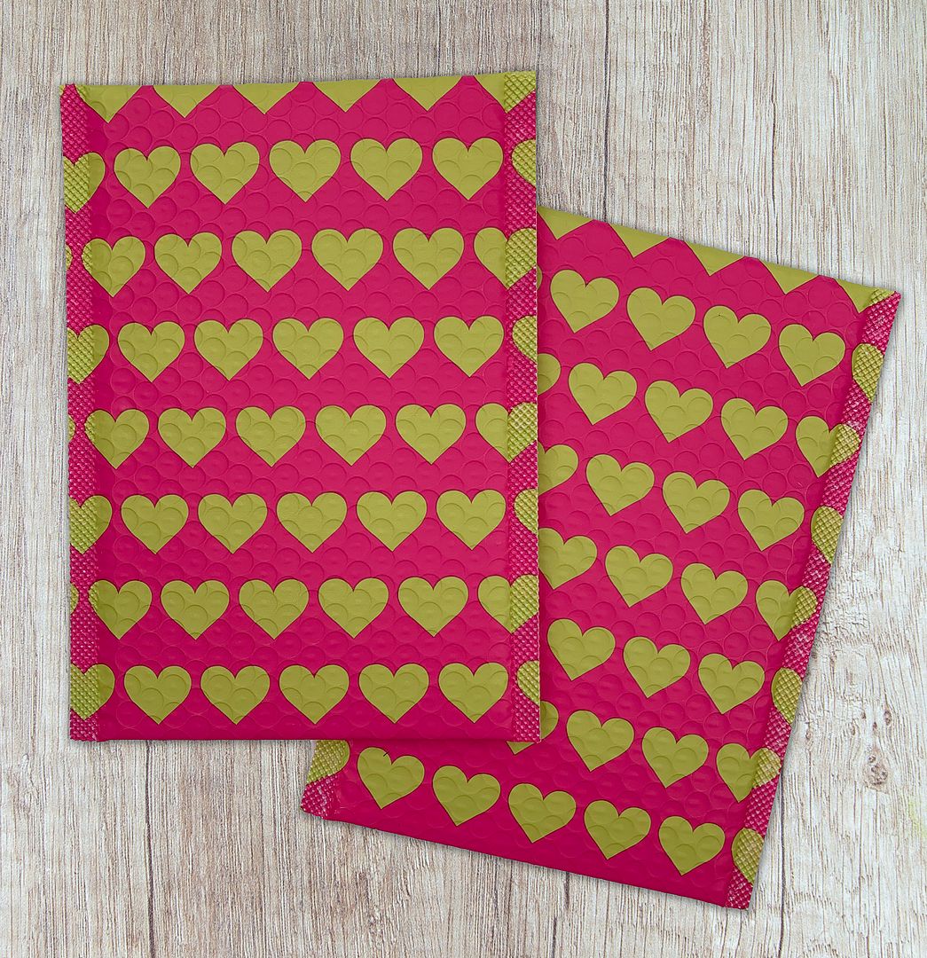 Great Papers! Mailer, Bubble, Pink with Gold Hearts, Poly Tear and Moisture Resistant, 6&#x22; x 9&#x22;, 25 count