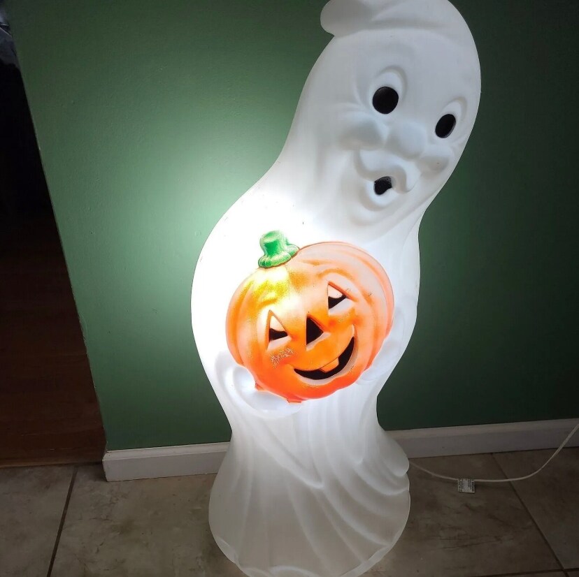 Ghost blow outlet mold