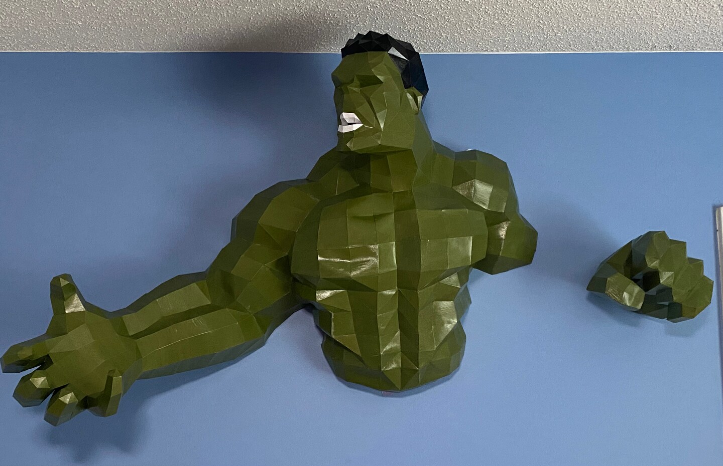 HULK; 3D PAPERCRAFT; WALL MOUNT | MakerPlace by Michaels