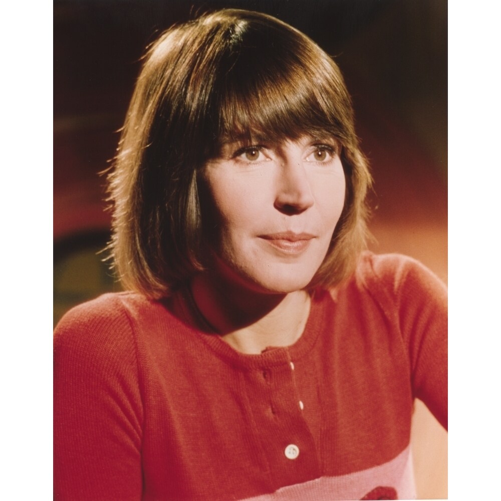 Posterazzi Helen Reddy in Red Knitted Blouse Photo Print