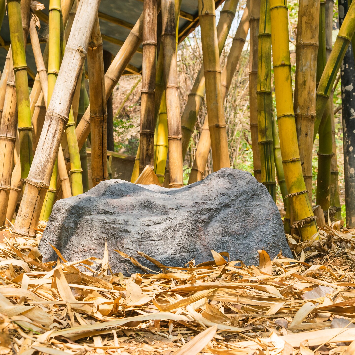 Outdoor Natural Artificial Diamond Rock Decor for Gardens, Lawns, and Landscapes