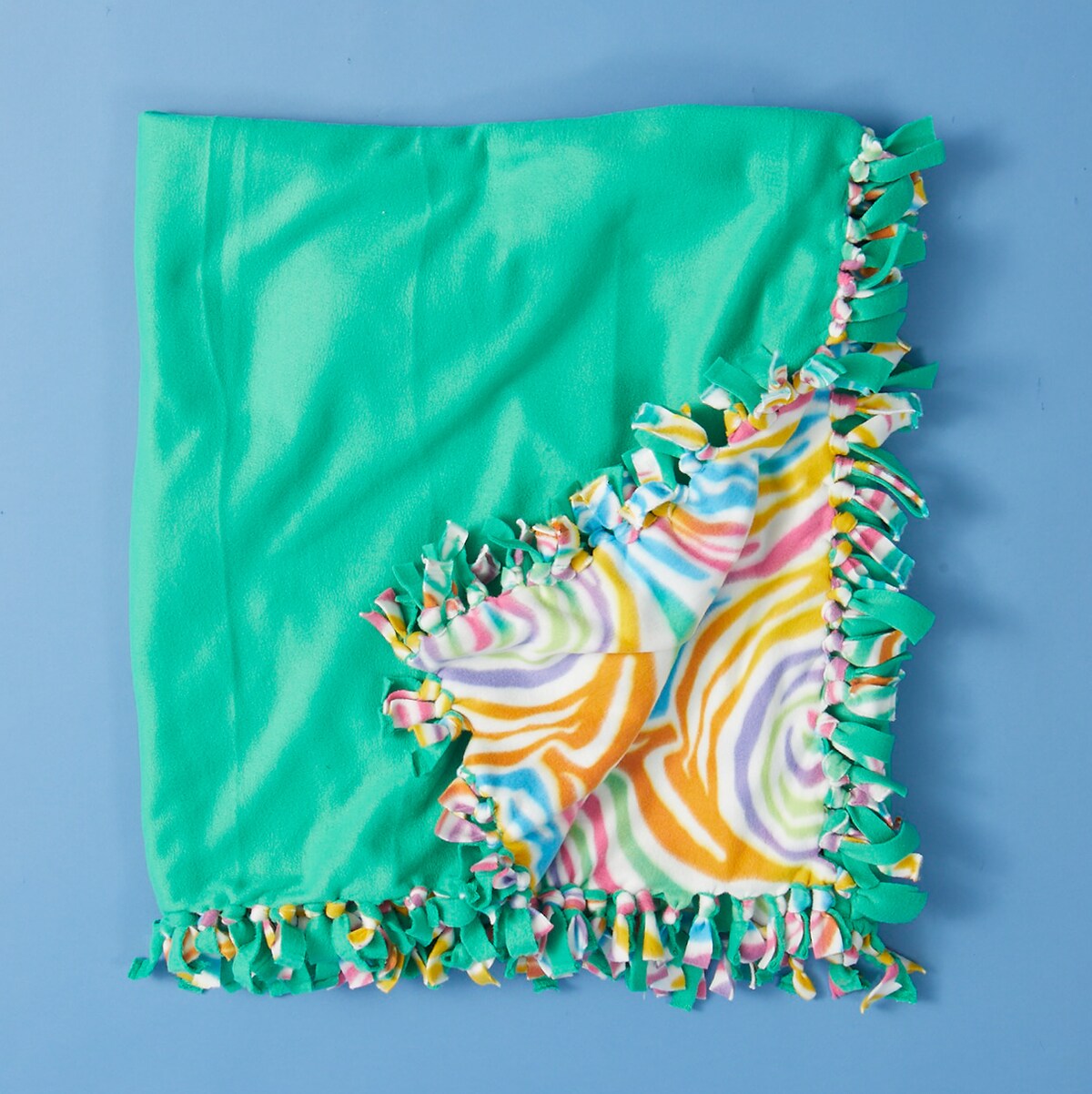 Learn how to make a tie fleece blanket