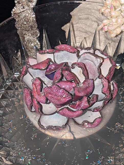 【Lilly.rose様リクエスト】945 微塵唐草7尺輪花皿他4点おまとめにて Hand Sculpted and Painted Lilly Rose Lotus | MakerPlace by Michaels
