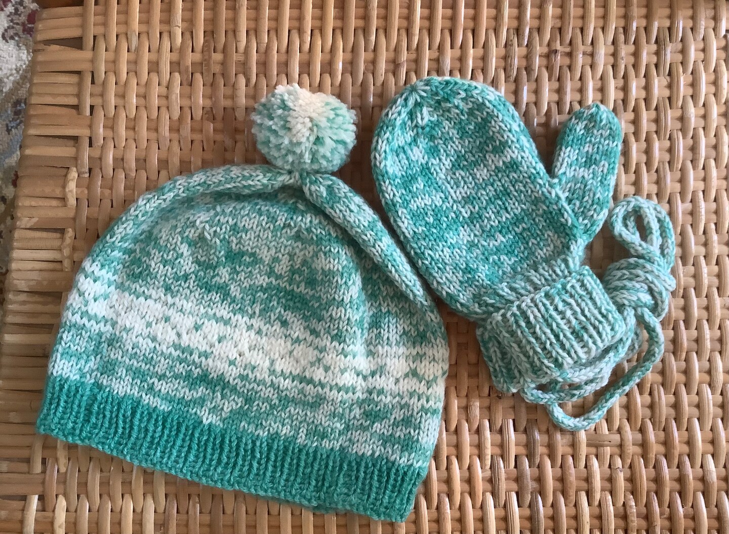 Childs winter hat and mittens product 3