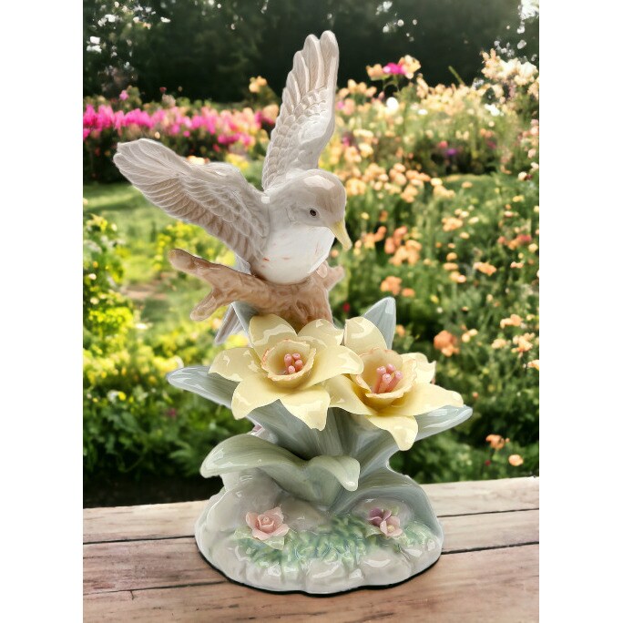 kevinsgiftshoppe Ceramic Robin Bird With Narcissus Flower Figurine Home Decor   Kitchen Decor
