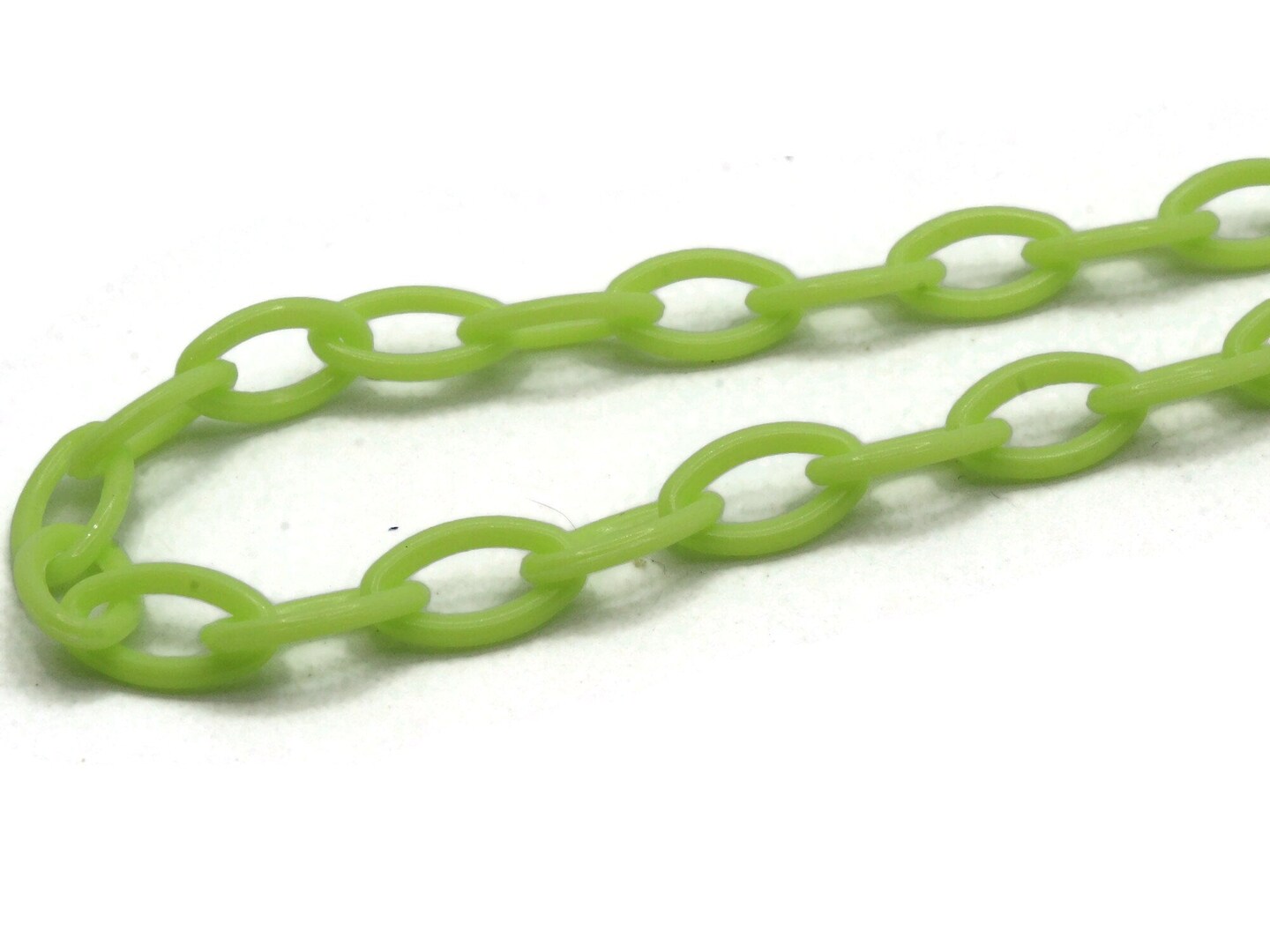 15.75 Inch Neon Green Plastic Oval Chain - 40cm chain - 13x8mm links