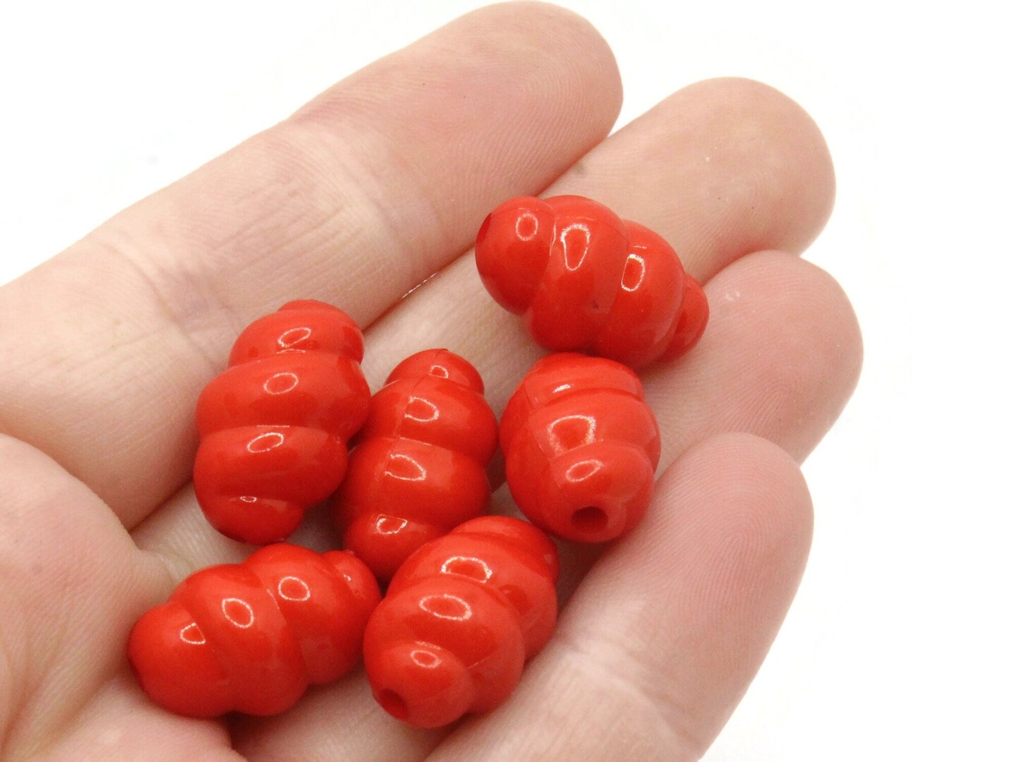 30 18mm Red Plastic Twisted Oval Beads