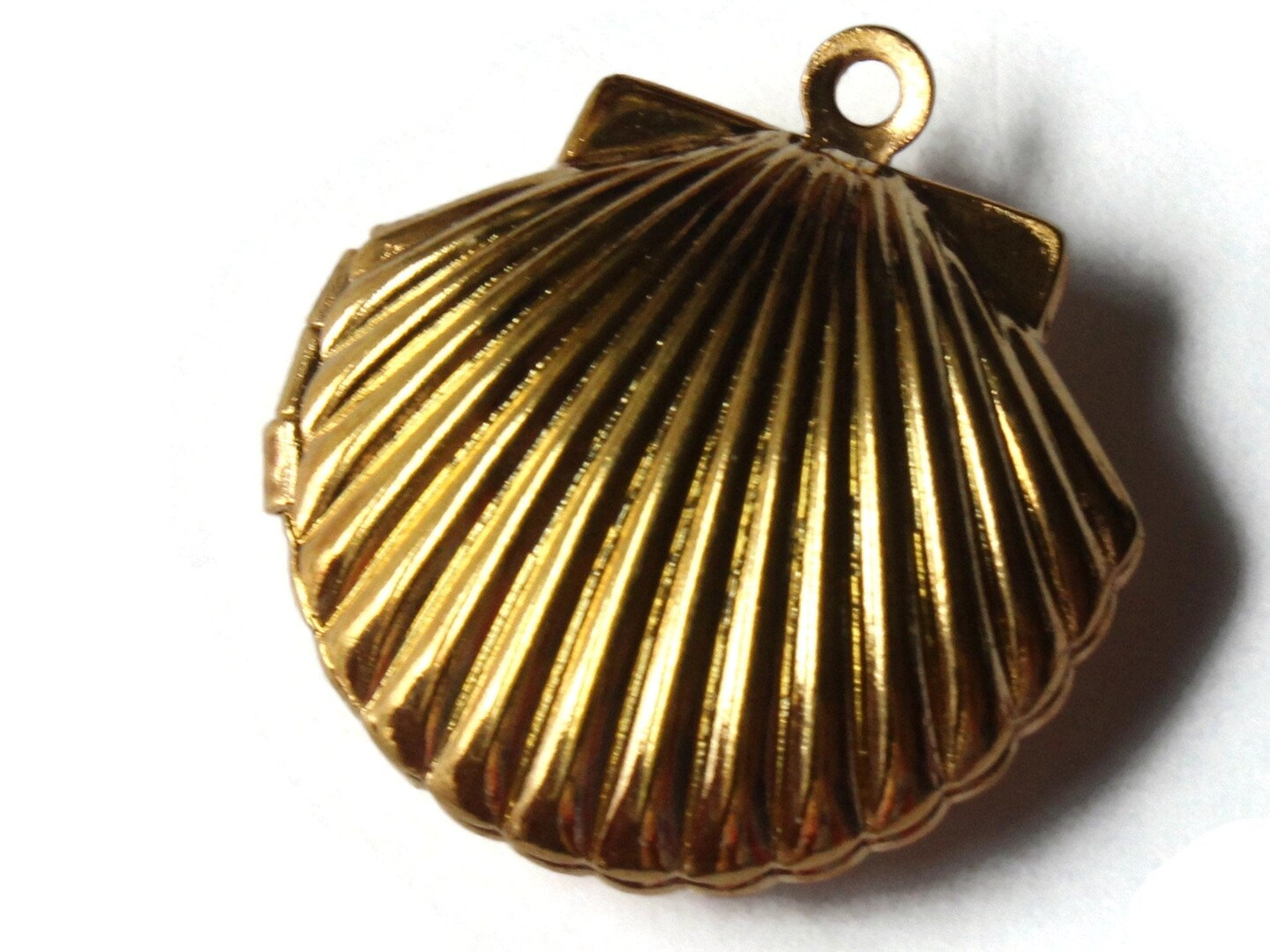 24mm Shell Shaped Locket Gold Tone Locket Charm Jewelry Making and Beading Supplies