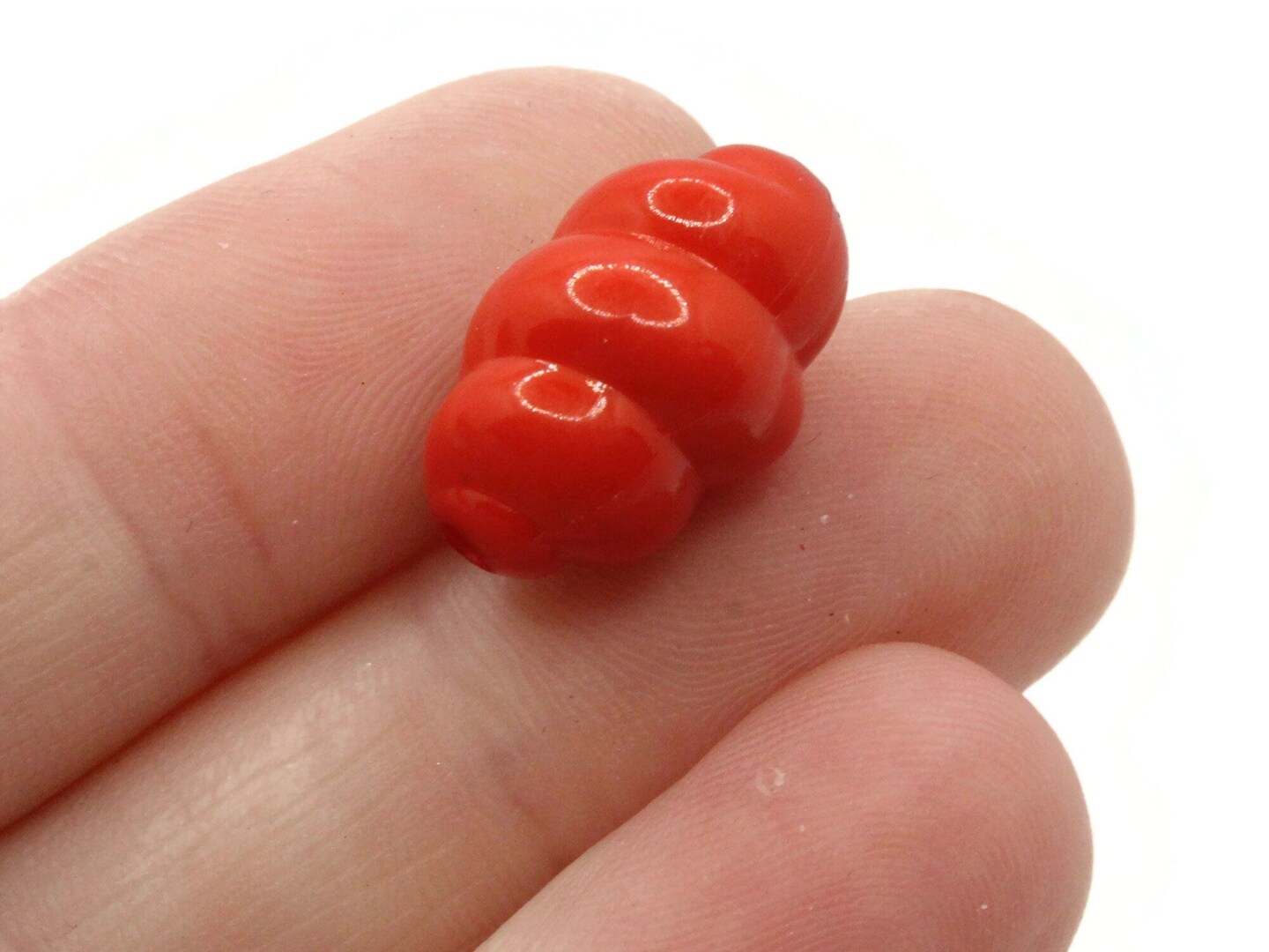 30 18mm Red Plastic Twisted Oval Beads