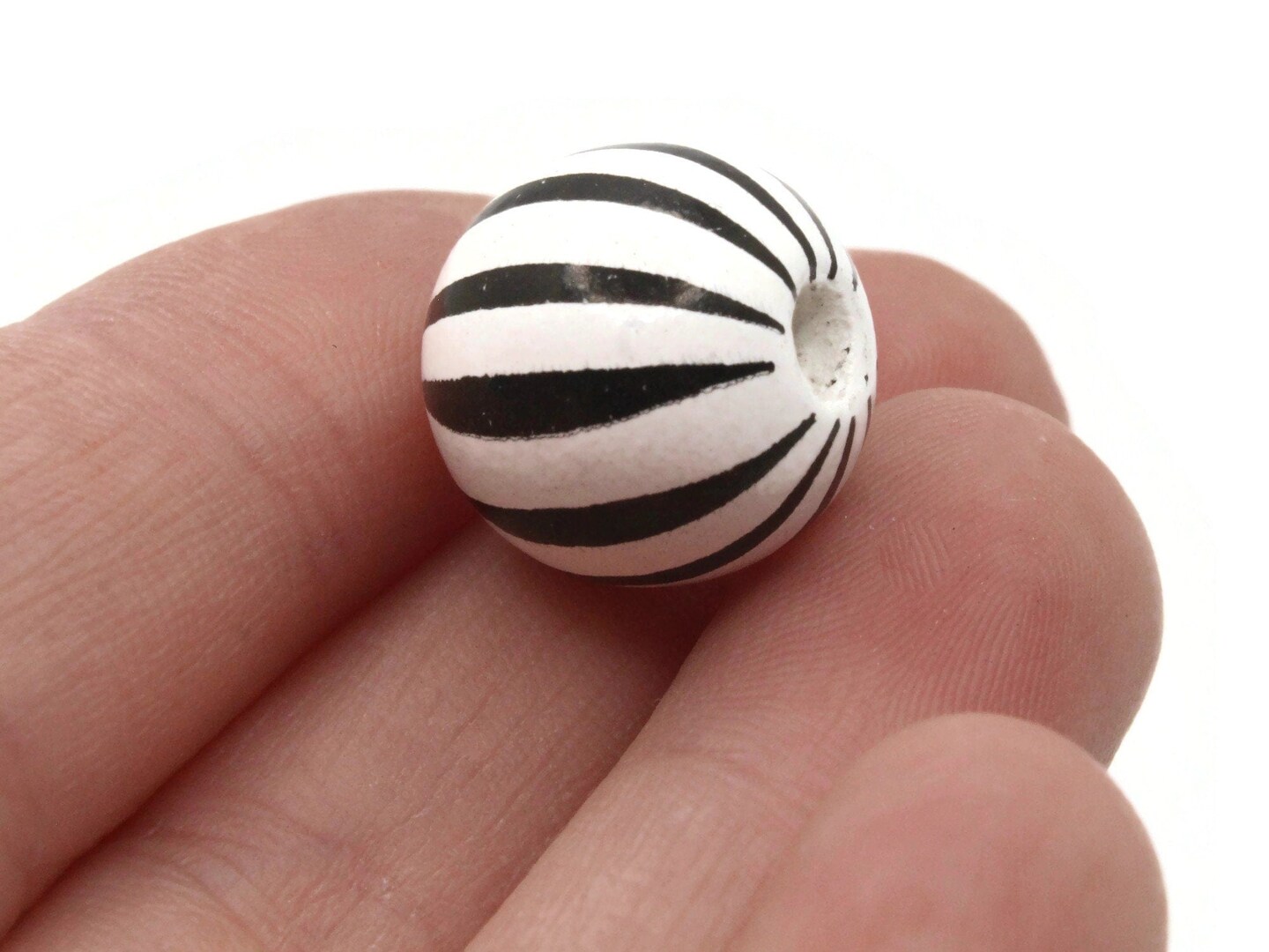6 15mm Black and White Striped Round Wood Beads