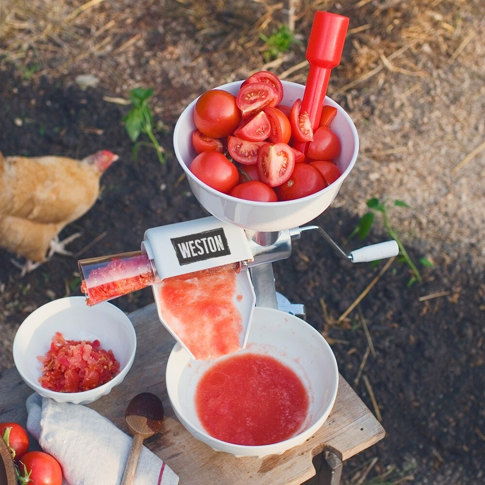 How to use a tomato press to take out the seeds. 