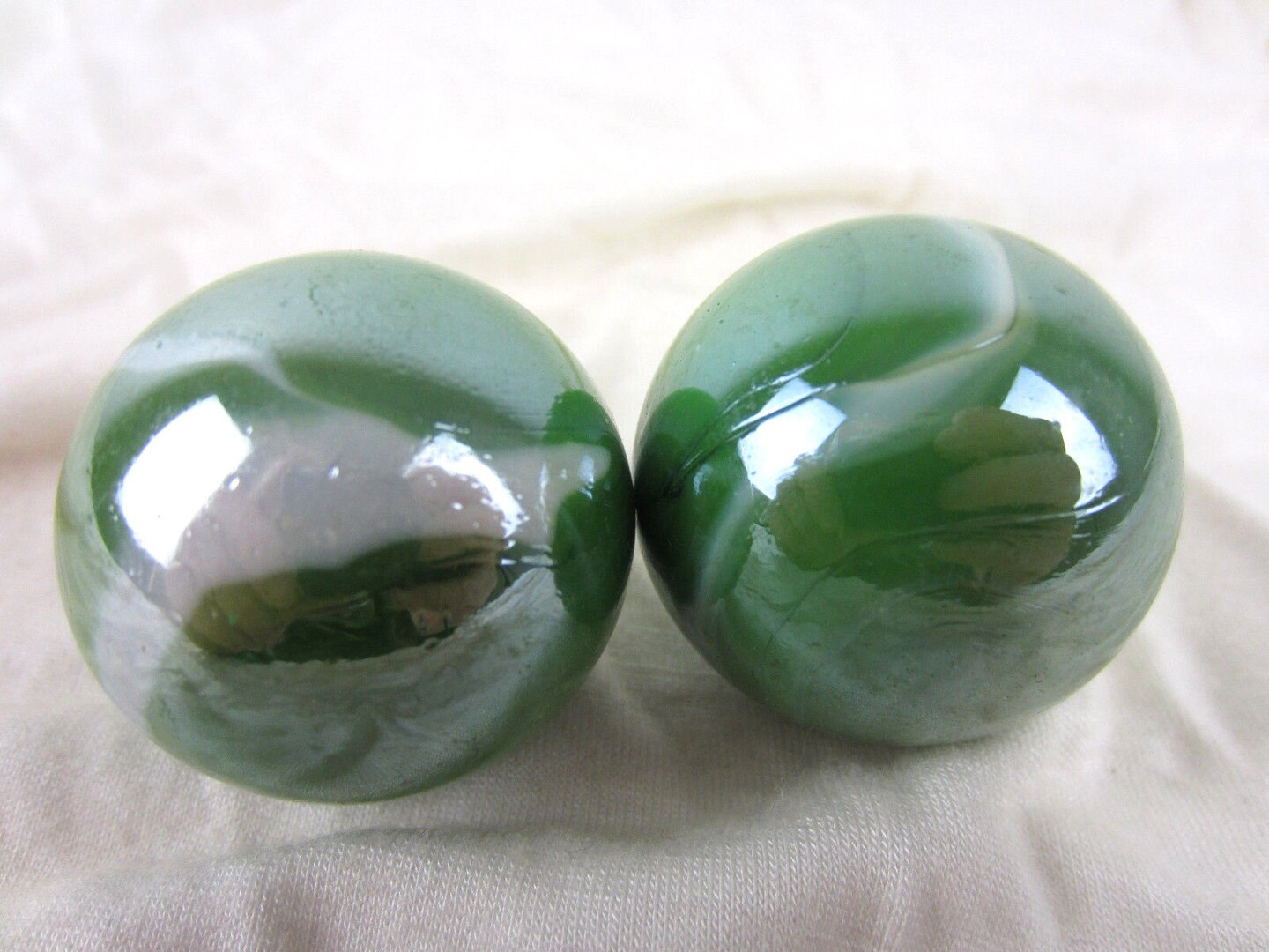 2 Boulders 35mm FUNGUS Marbles glass ball Green White Iridescent large Swirl