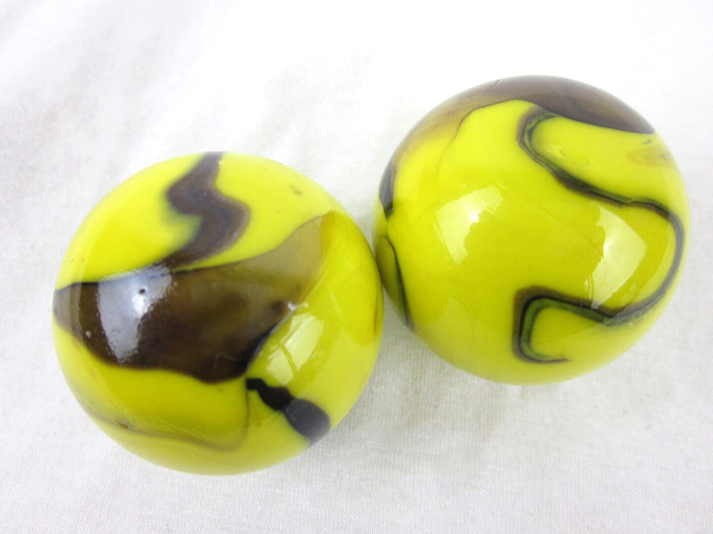 2 mammoths 1 5/8" BUMBLE BEE Yellow Marbles glass Massive 42mm large Swirl
