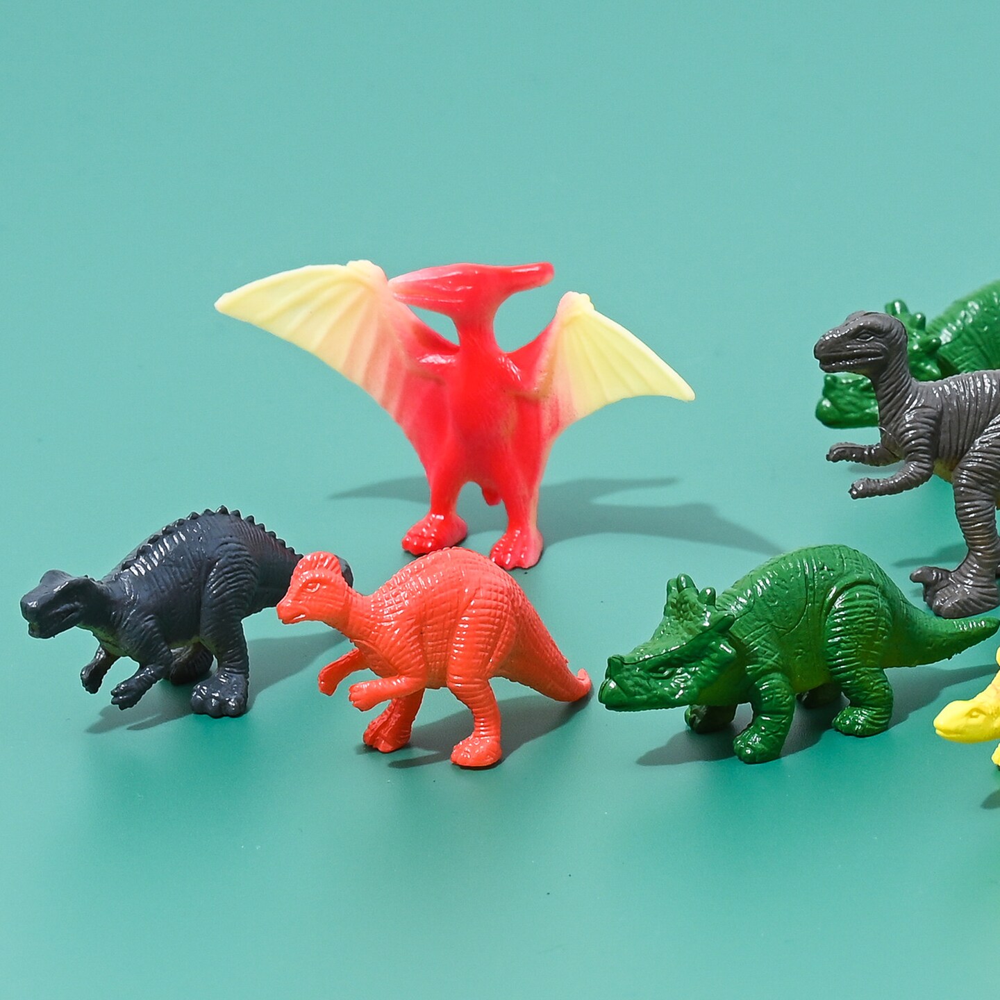 100 Piece Party Pack Mini Dinosaurs - Plastic Mini Educational Dinosaur Animal Toys - Fun Gift Party Giveaway