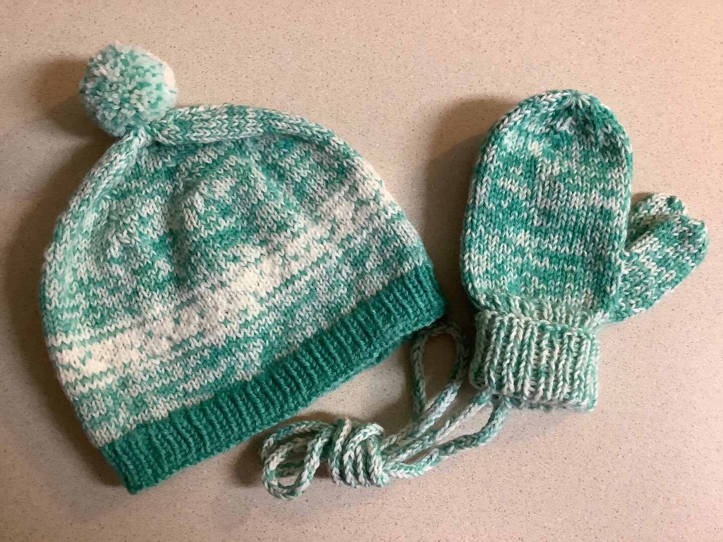 Childs winter hat and mittens product 2