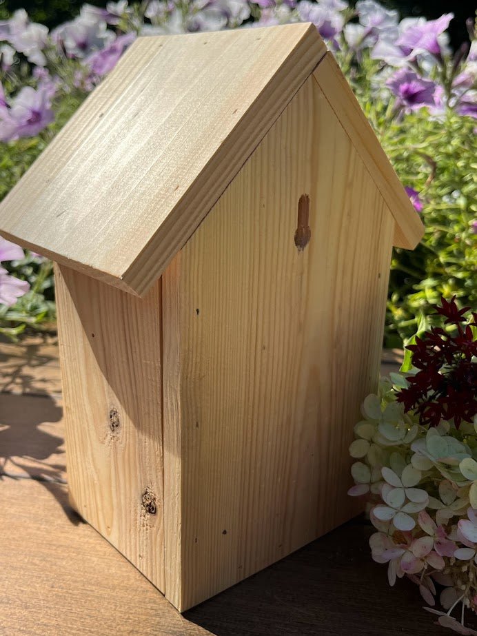 Natural Wood Pollinator House - Bee Design