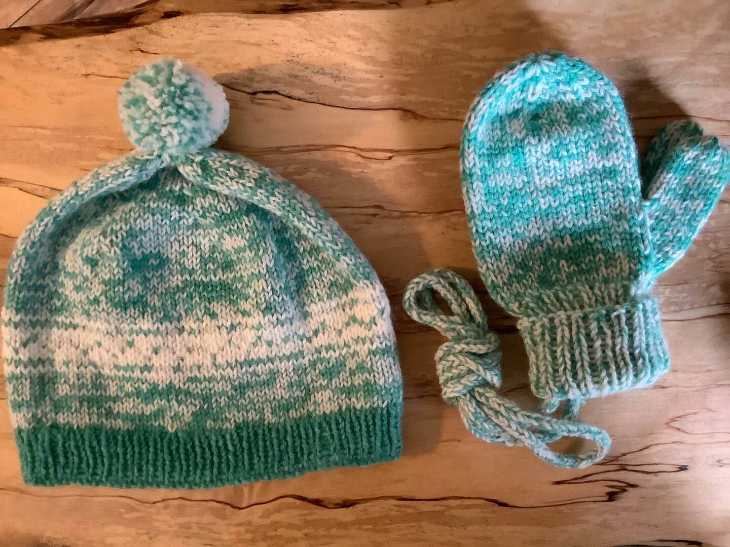 Childs winter hat and mittens