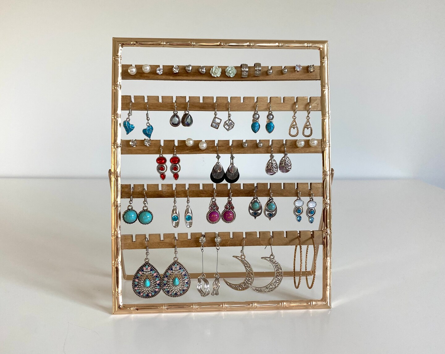 Amazon.com: MUGFILWJ Earring Holder Stand for Women Foldable Acrylic  Jewelry Display Stand Box Jewelry organizer with mirror necklace organizer  Suitable for Storing Drop Earrings,Necklaces,Rings,Diamonds(white) :  Clothing, Shoes & Jewelry