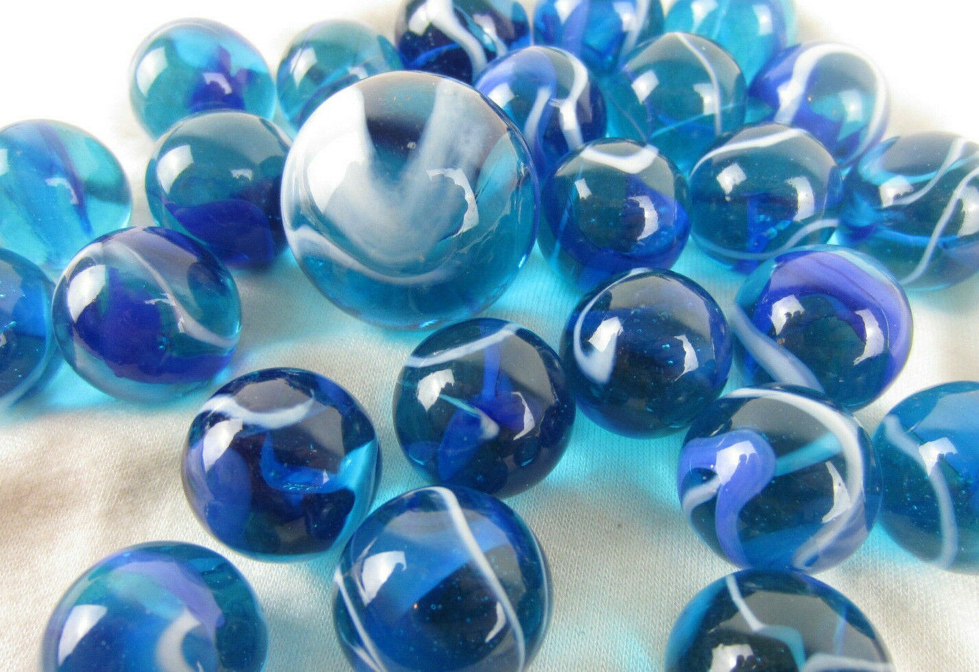 25 Glass Marbles BLUE JAY game pack vtg style Clear Translucent Shooter Swirl
