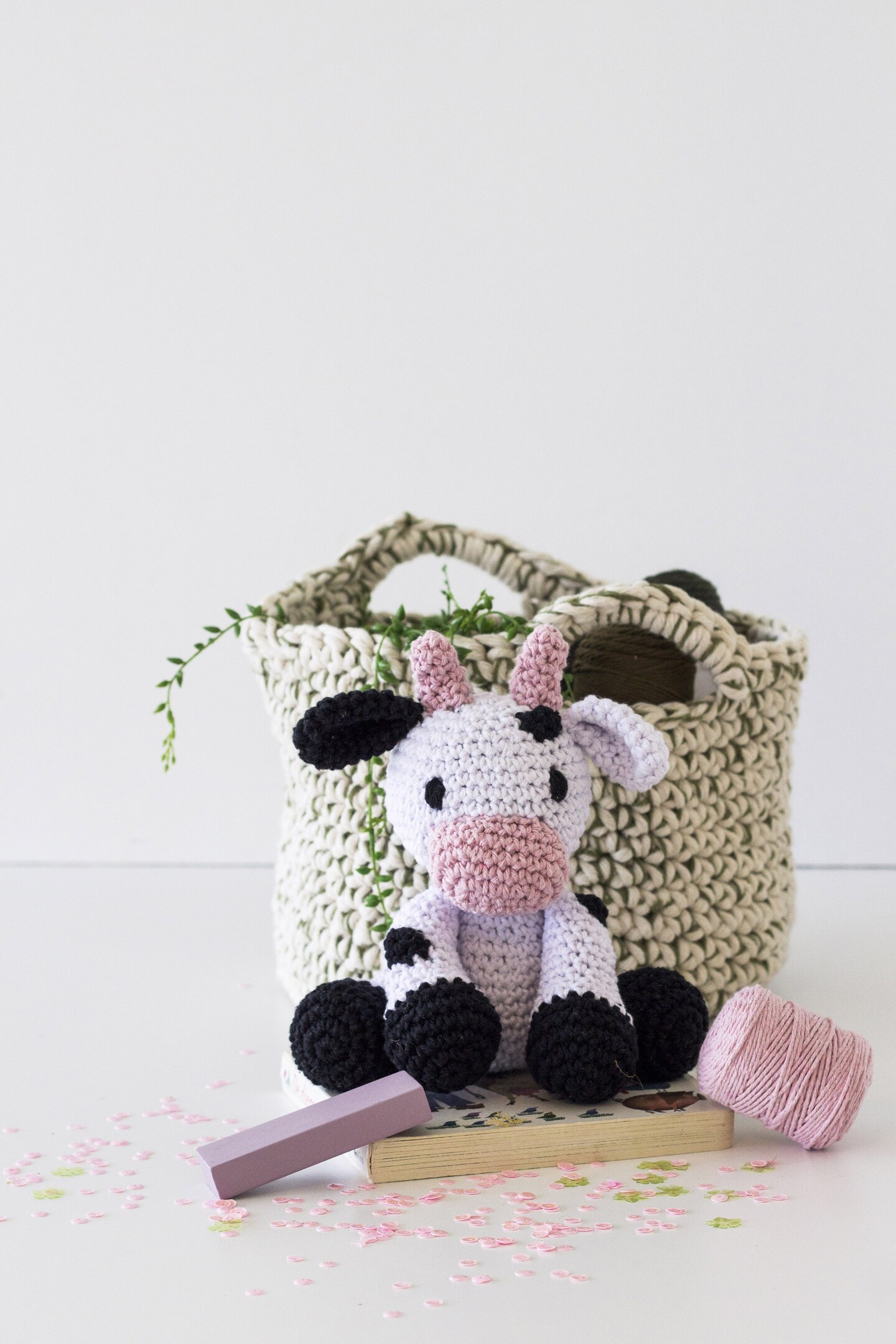 Hoooked Amigurumi DIY Kit W/Eco Barbante Yarn-Cow Kirby - Lotus