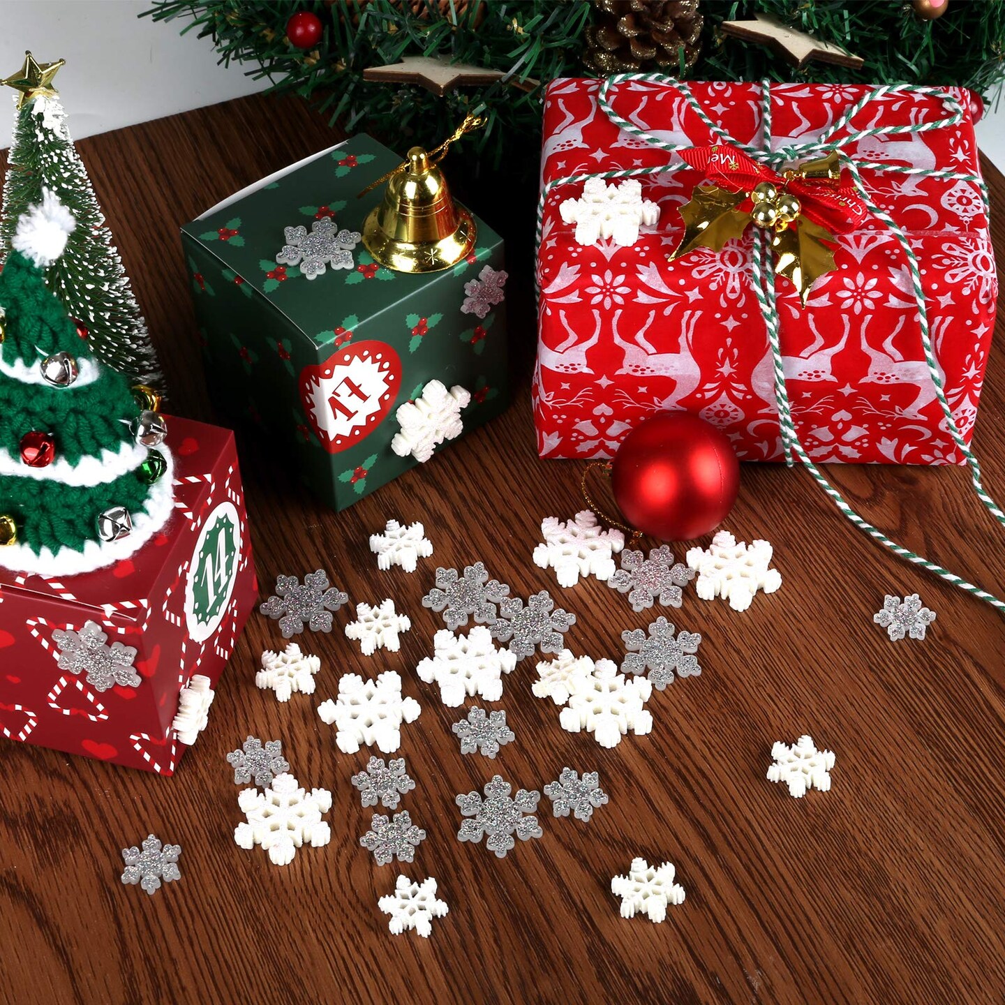32 Pieces Christmas Snowflake Resin Glitter Charms Flatback Resin Embellishment Ornaments for Scrapbooking, DIY Crafts, Hair Clip, Xmas Decor