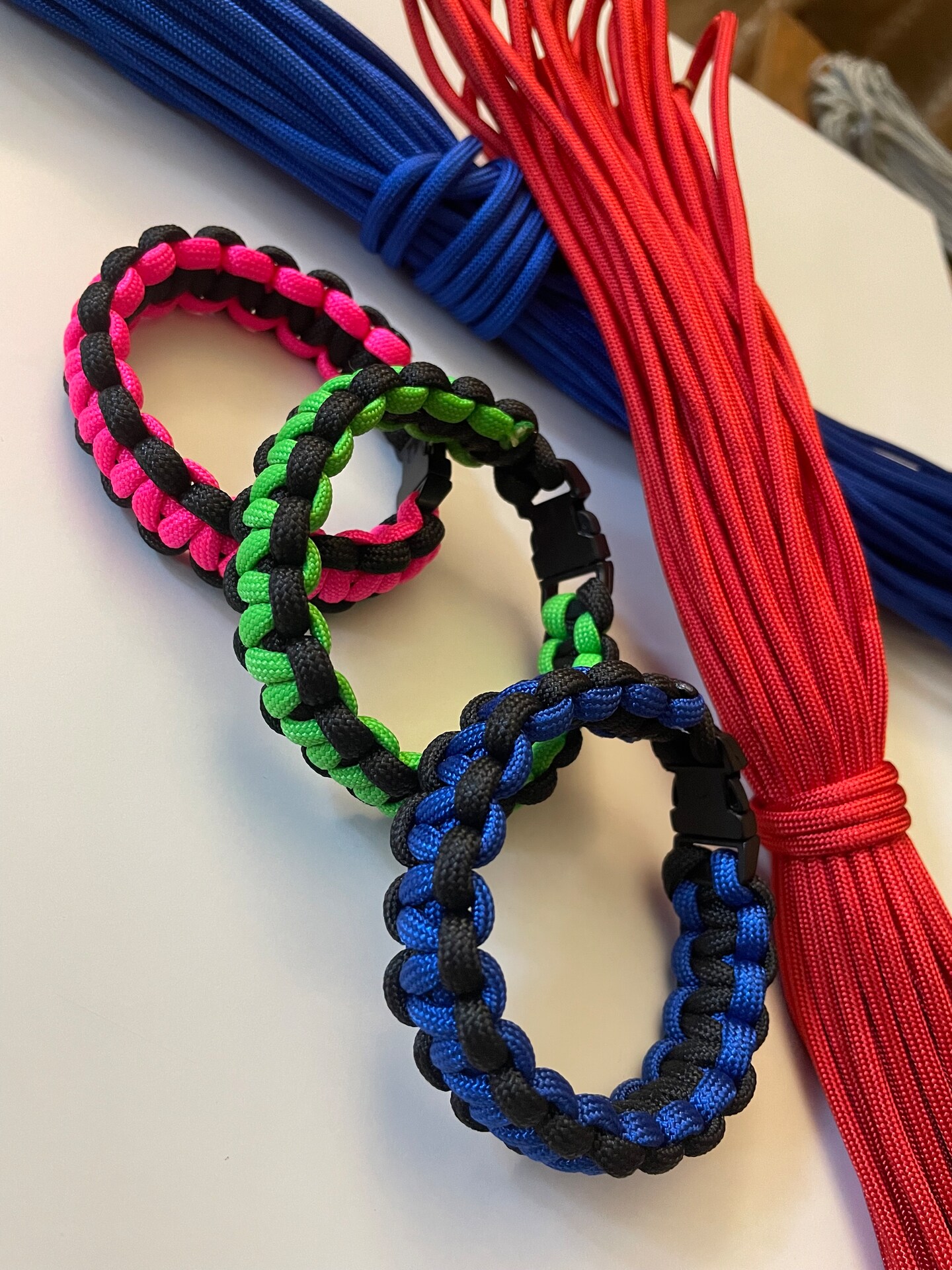 5 Easy Variations on the Cobra Weave - Paracord Planet